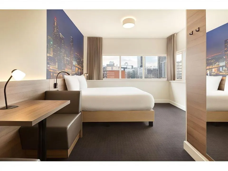 View (from property/room), Bed in Rotterdam Teleport Hotel