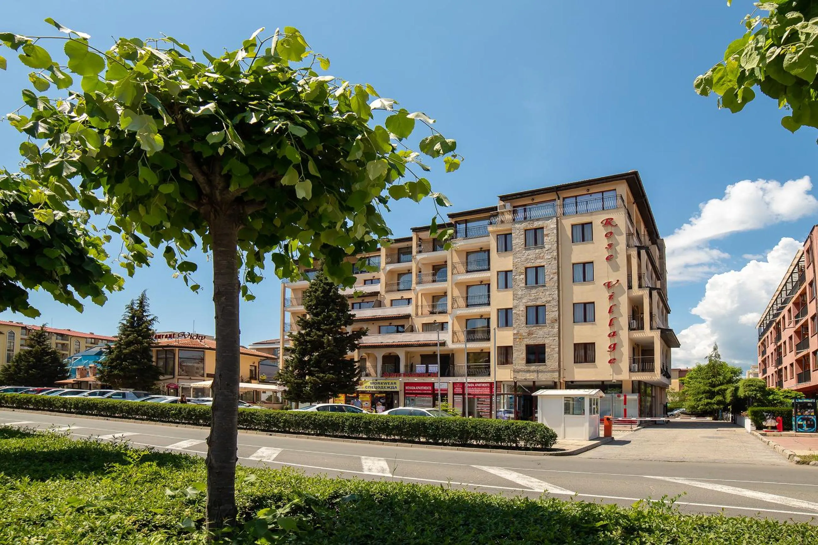 Property building in Apartment Tourist Complex Rose Village