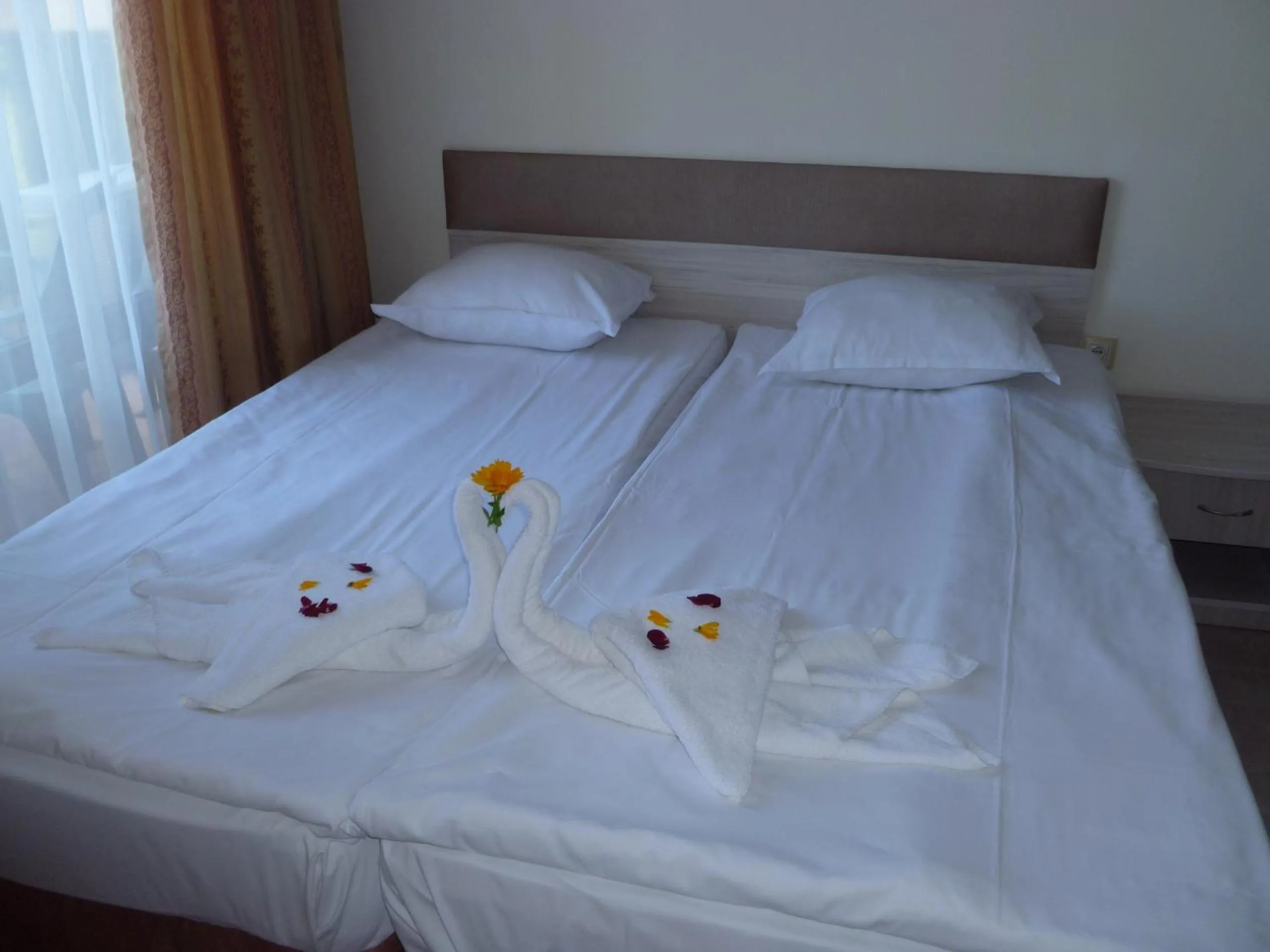 Property building, Bed in Apartment Tourist Complex Rose Village