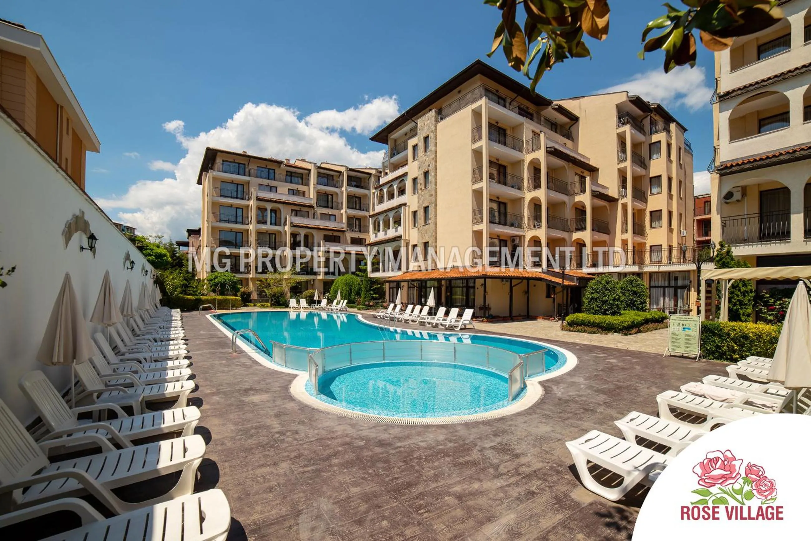 Property building in Apartment Tourist Complex Rose Village