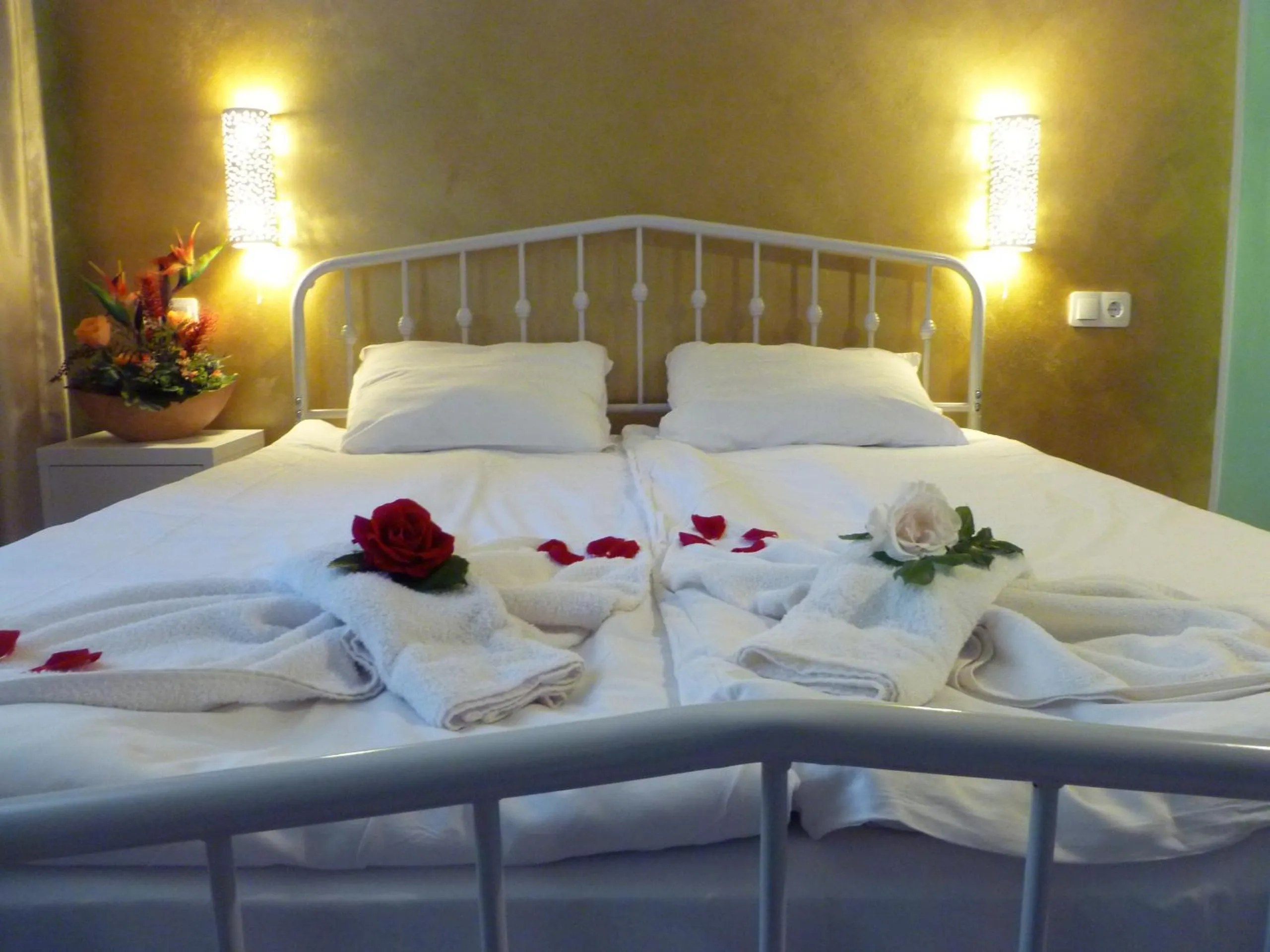 Bed in Apartment Tourist Complex Rose Village