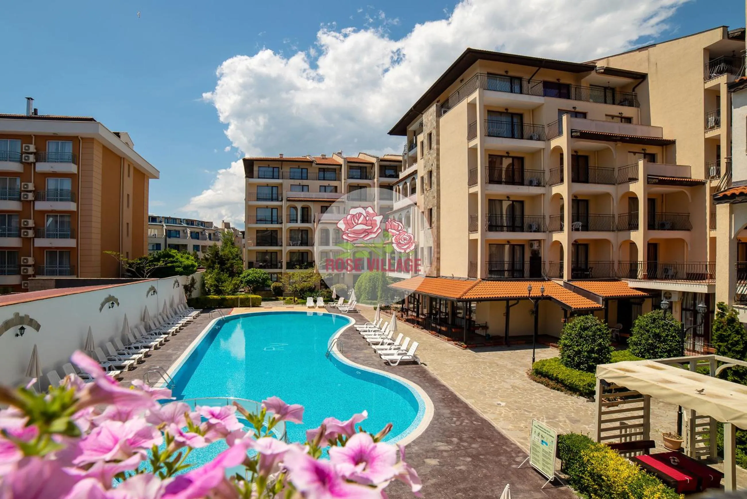 Property building in Apartment Tourist Complex Rose Village