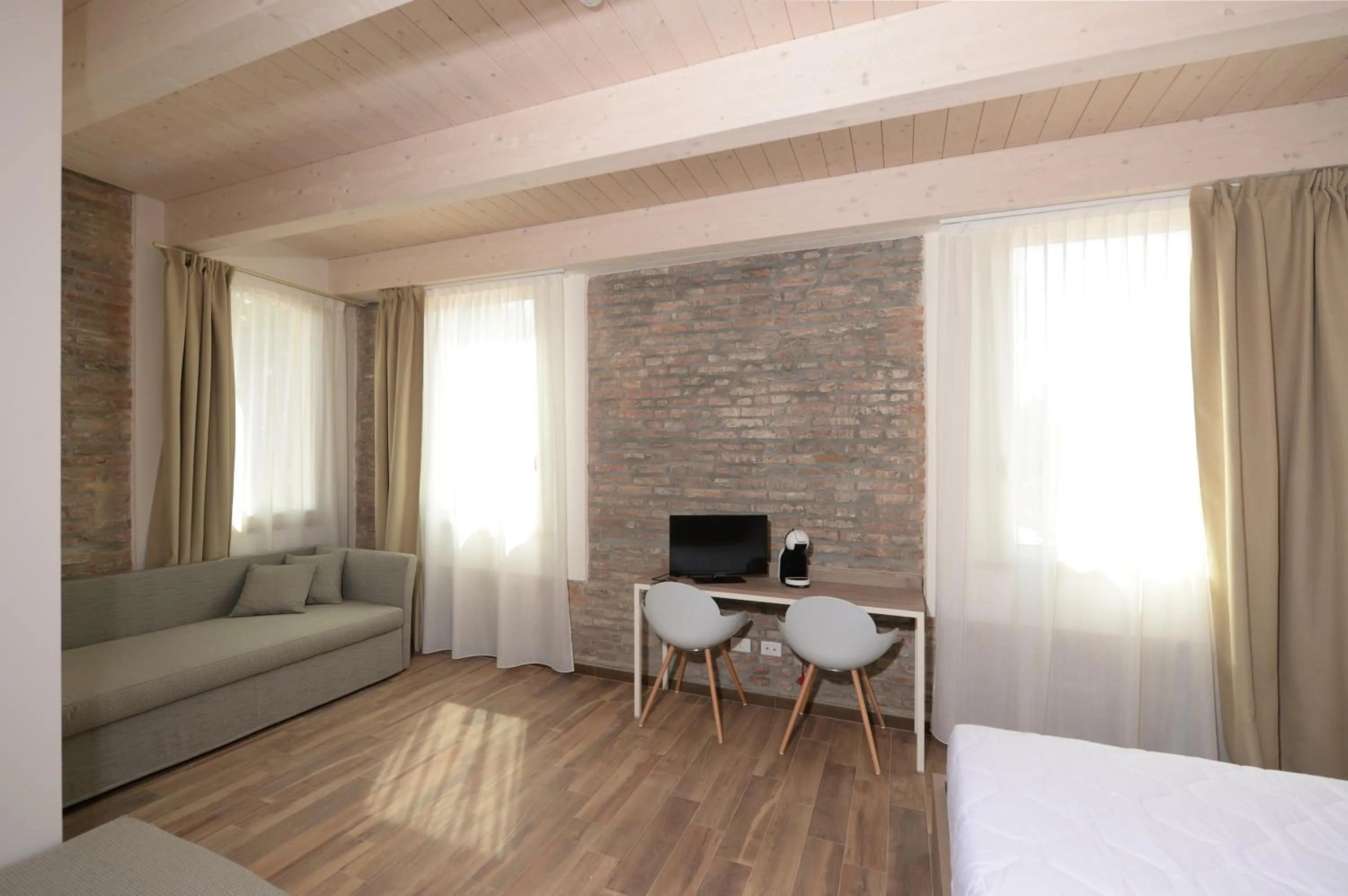 Photo of the whole room, Bed in Club del Sole Vigna sul Mar Family Collection