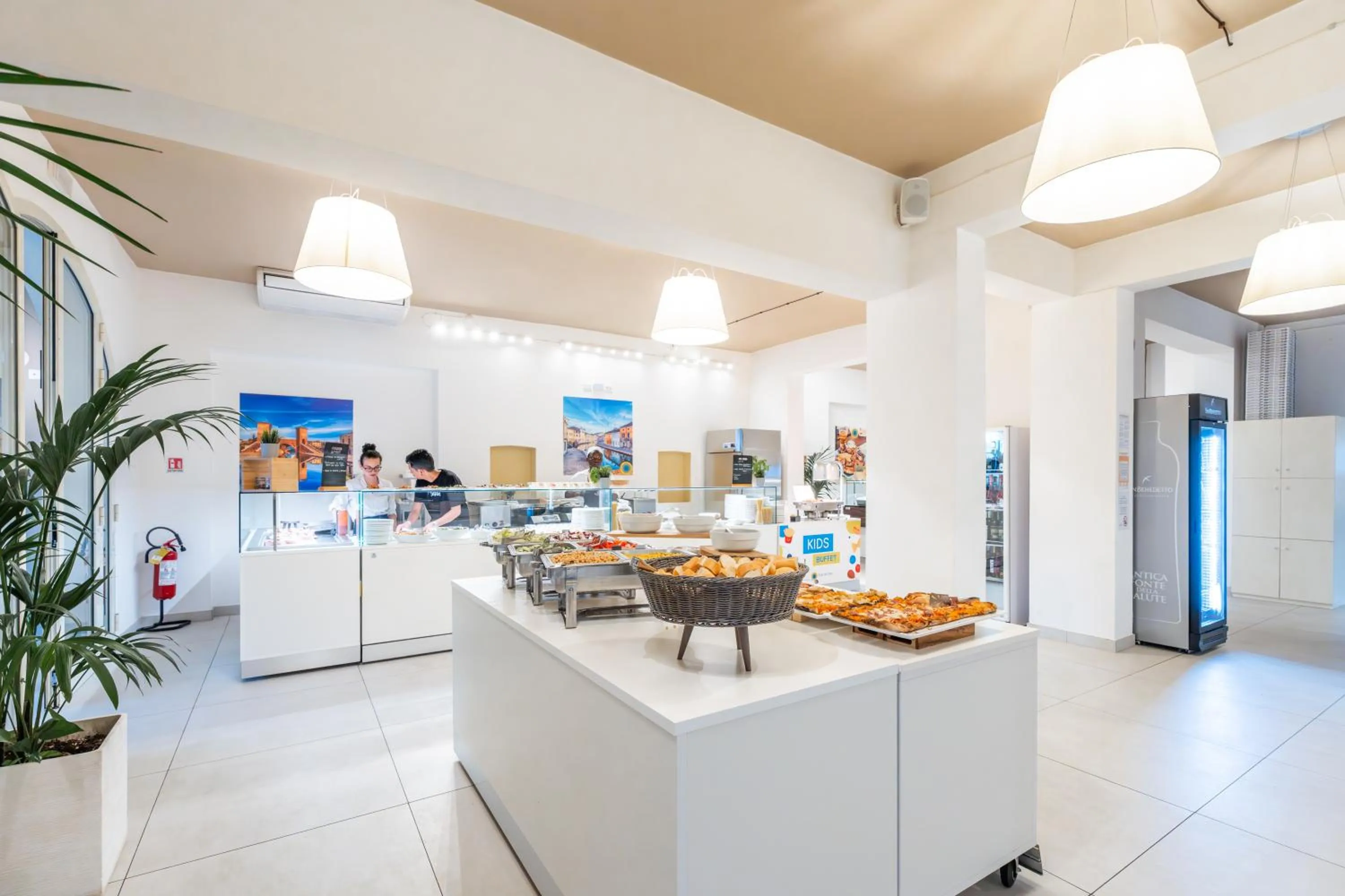 Restaurant/places to eat in Club del Sole Vigna sul Mar Family Collection