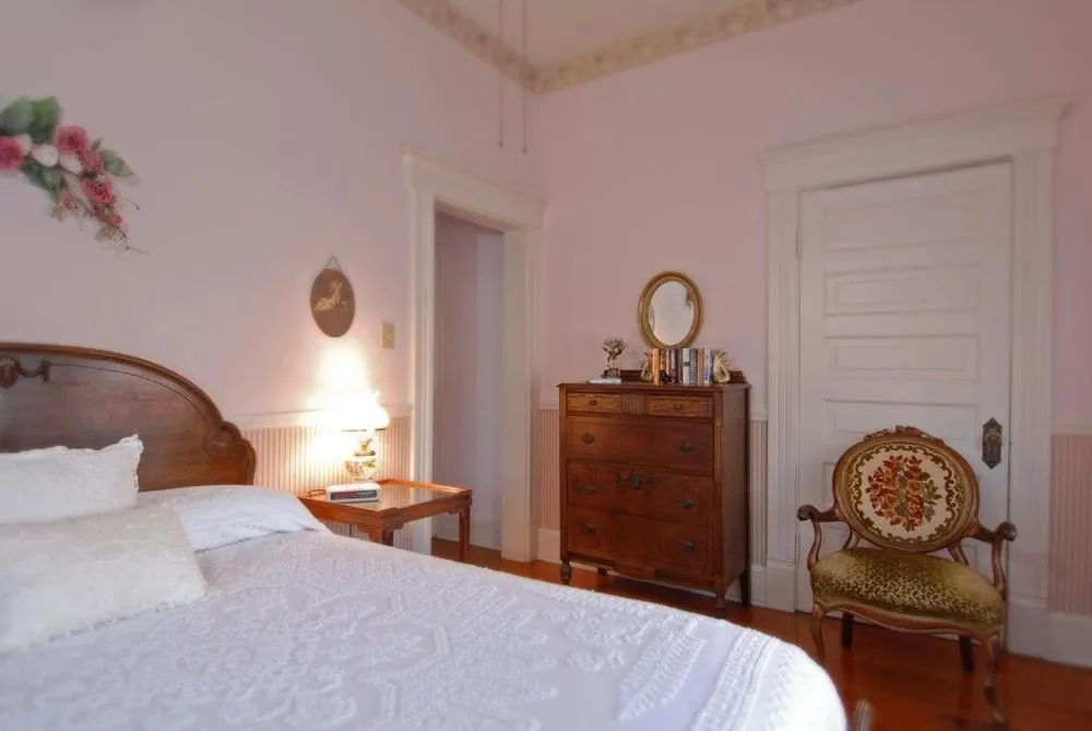 Bed in The Grey Swan Inn LLC