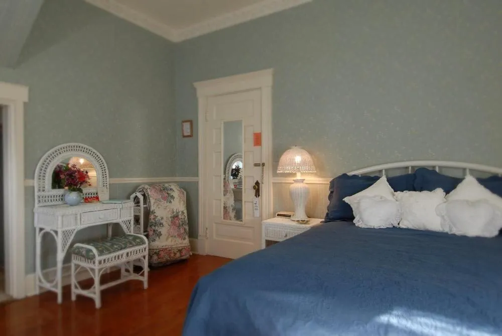 Bed in The Grey Swan Inn LLC