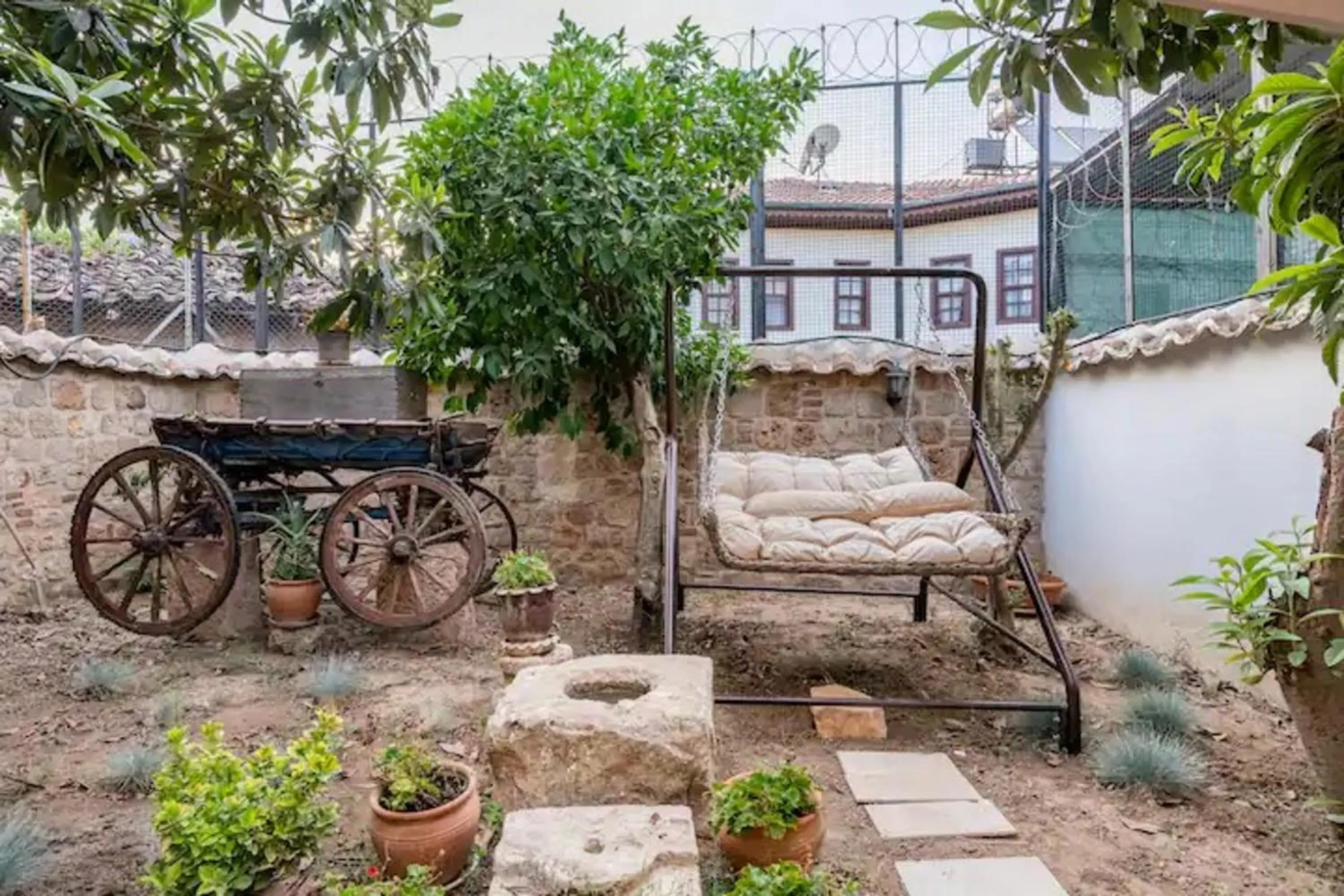 Spring in Atelya Art Hotel