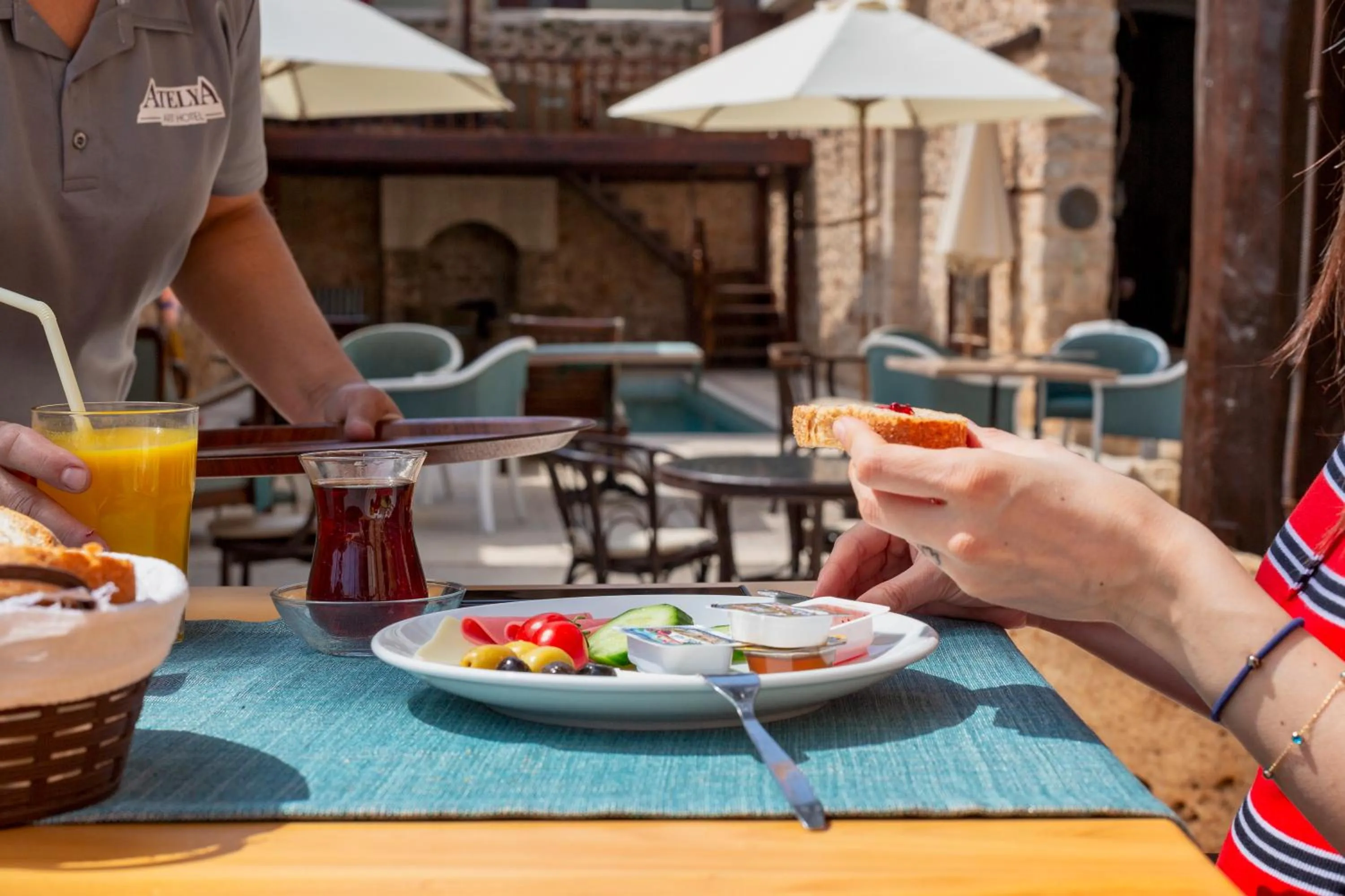 Food and drinks in Atelya Art Hotel