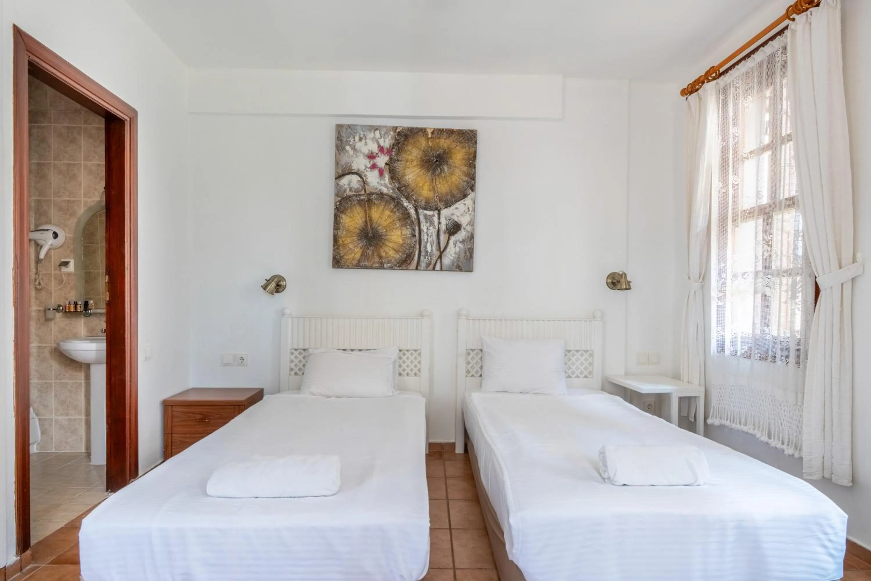 Bed in Atelya Art Hotel