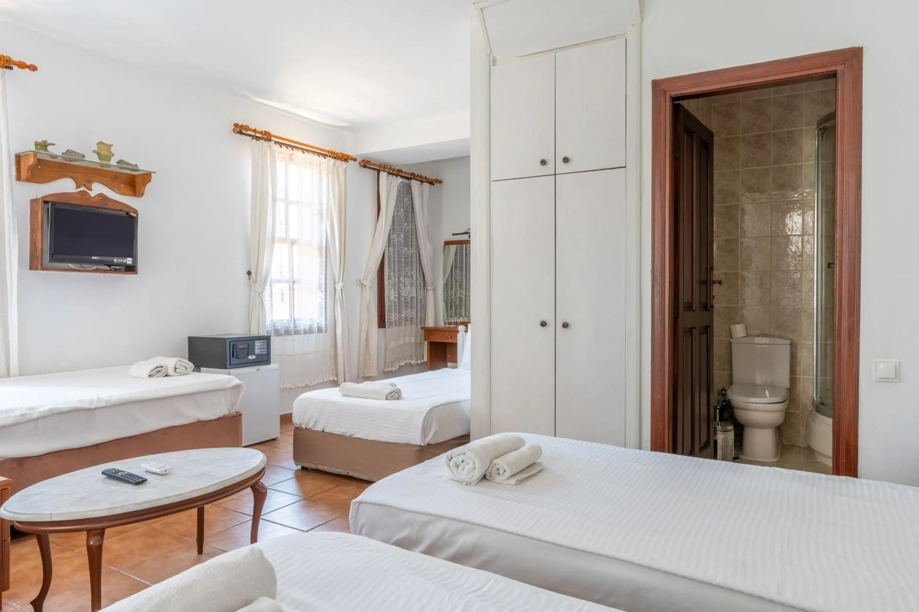 Bed in Atelya Art Hotel