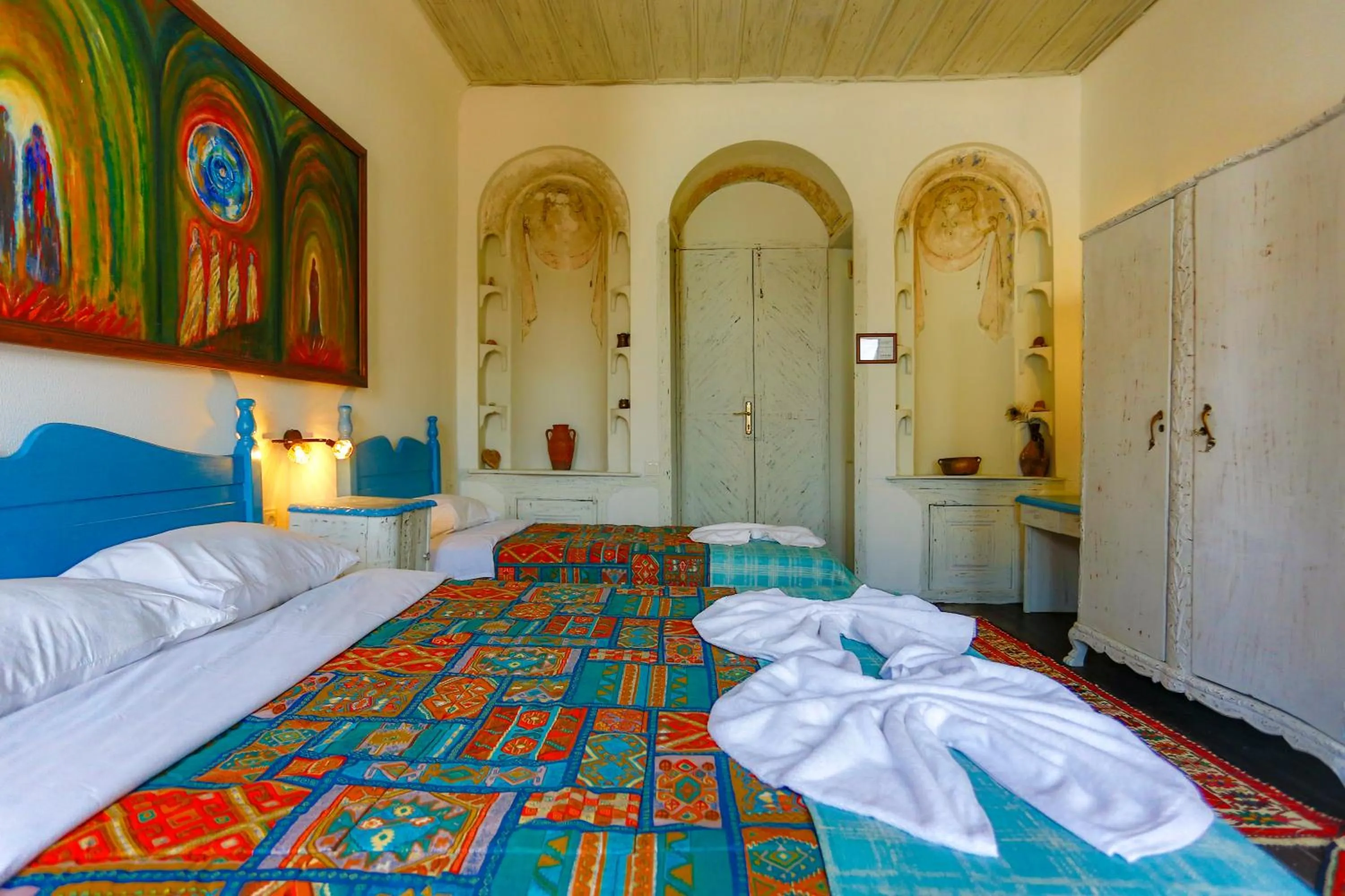 Bed in Atelya Art Hotel