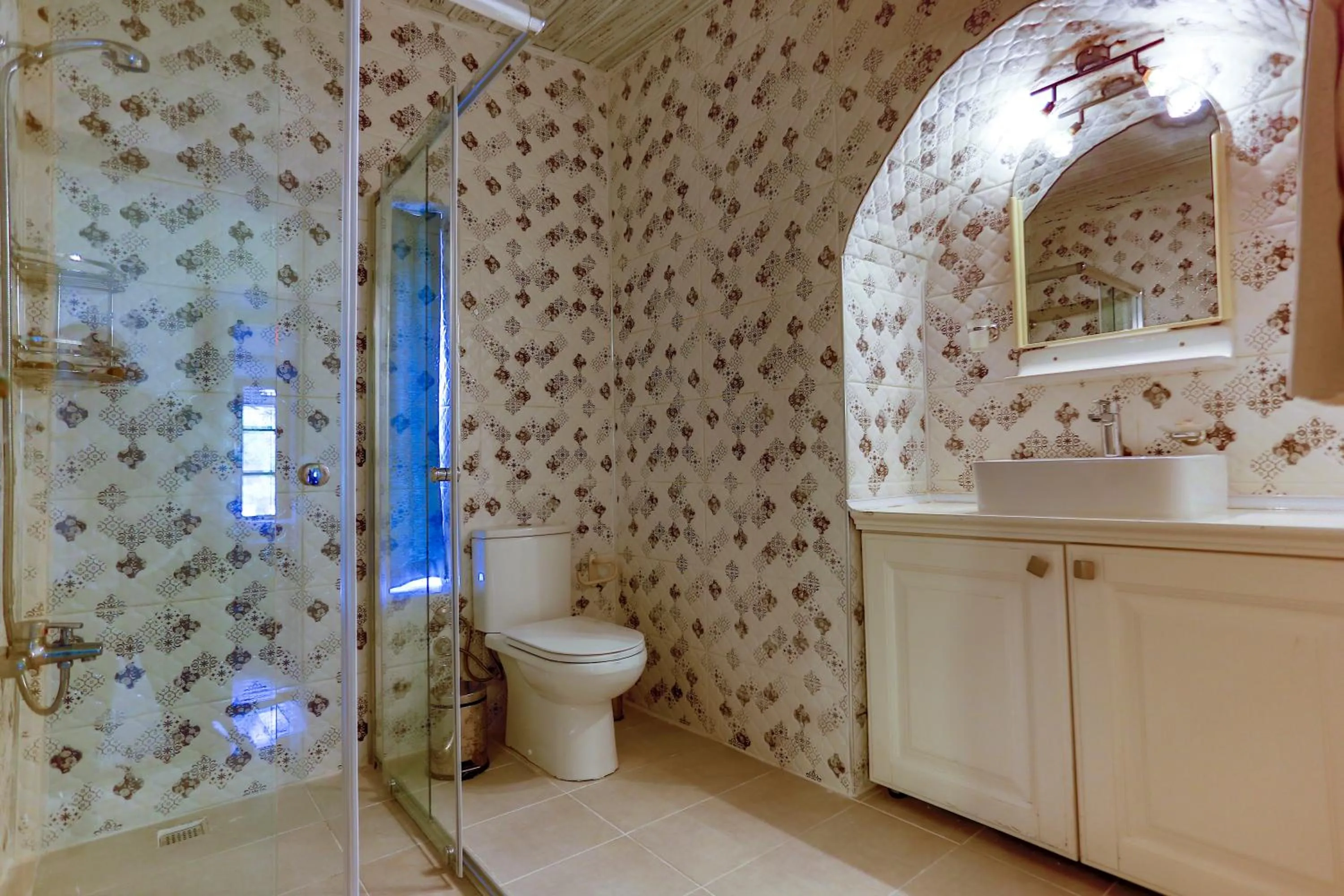 Bathroom in Atelya Art Hotel