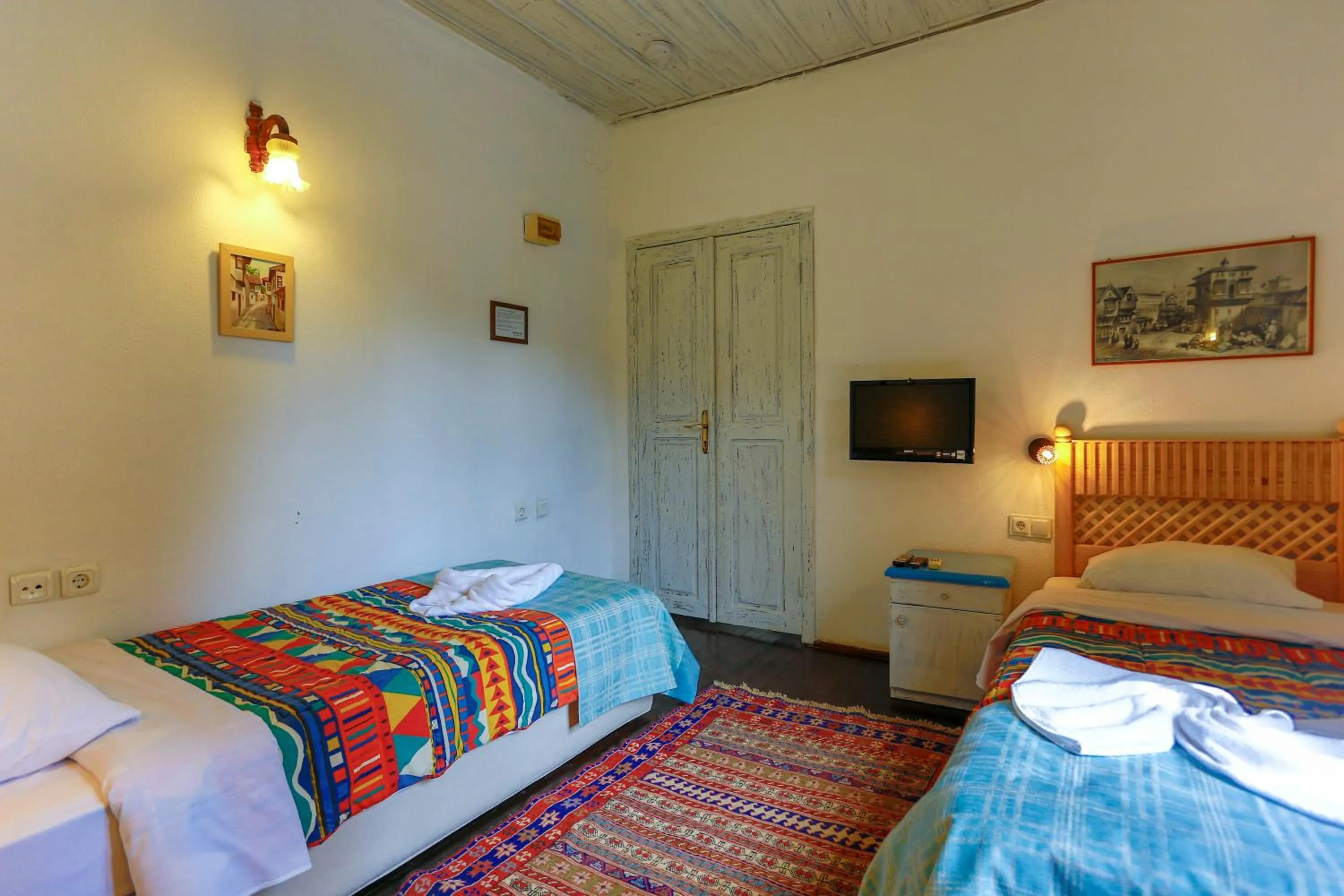 Bed in Atelya Art Hotel