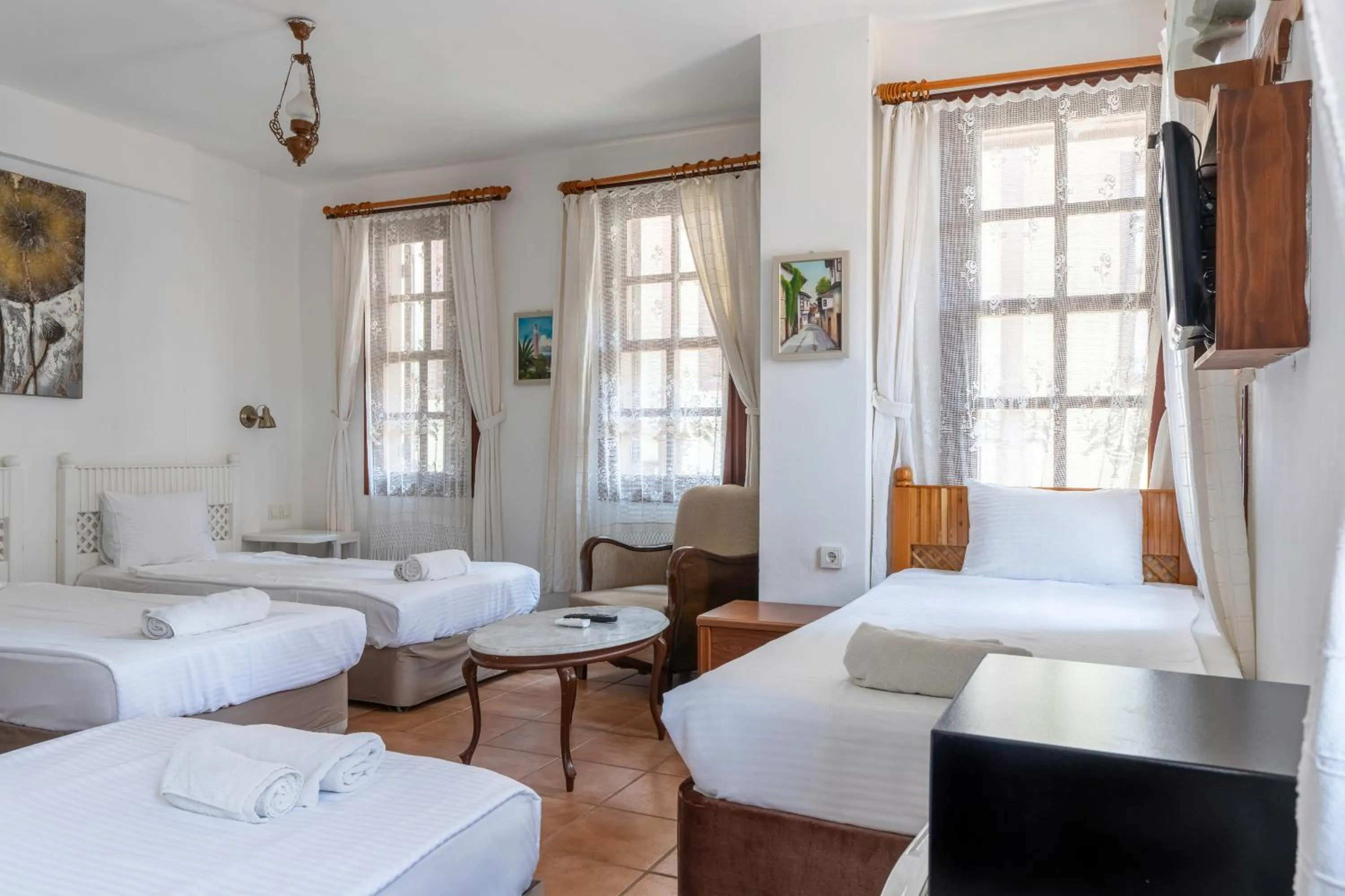 Photo of the whole room, Bed in Atelya Art Hotel