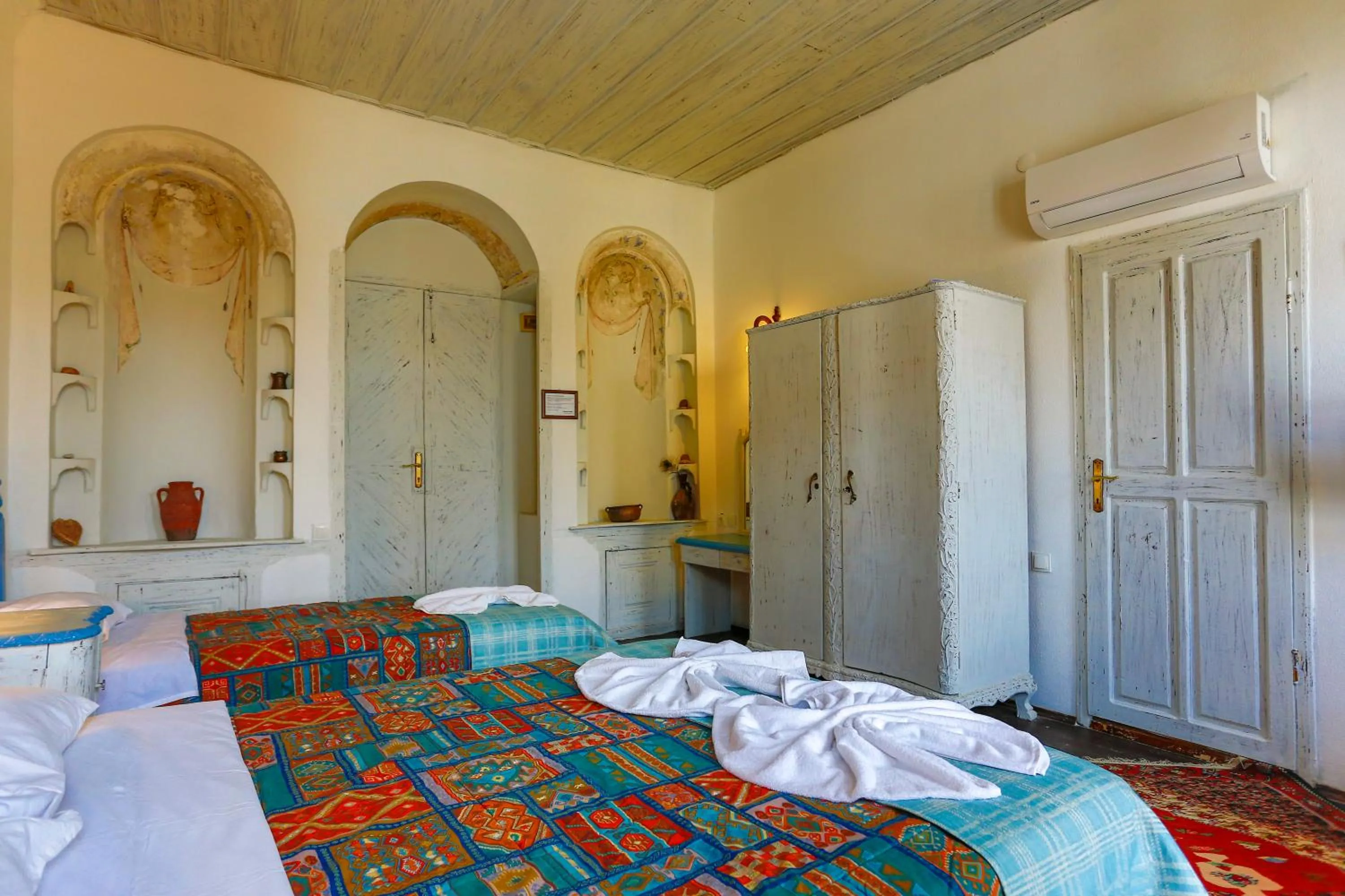 Bed in Atelya Art Hotel