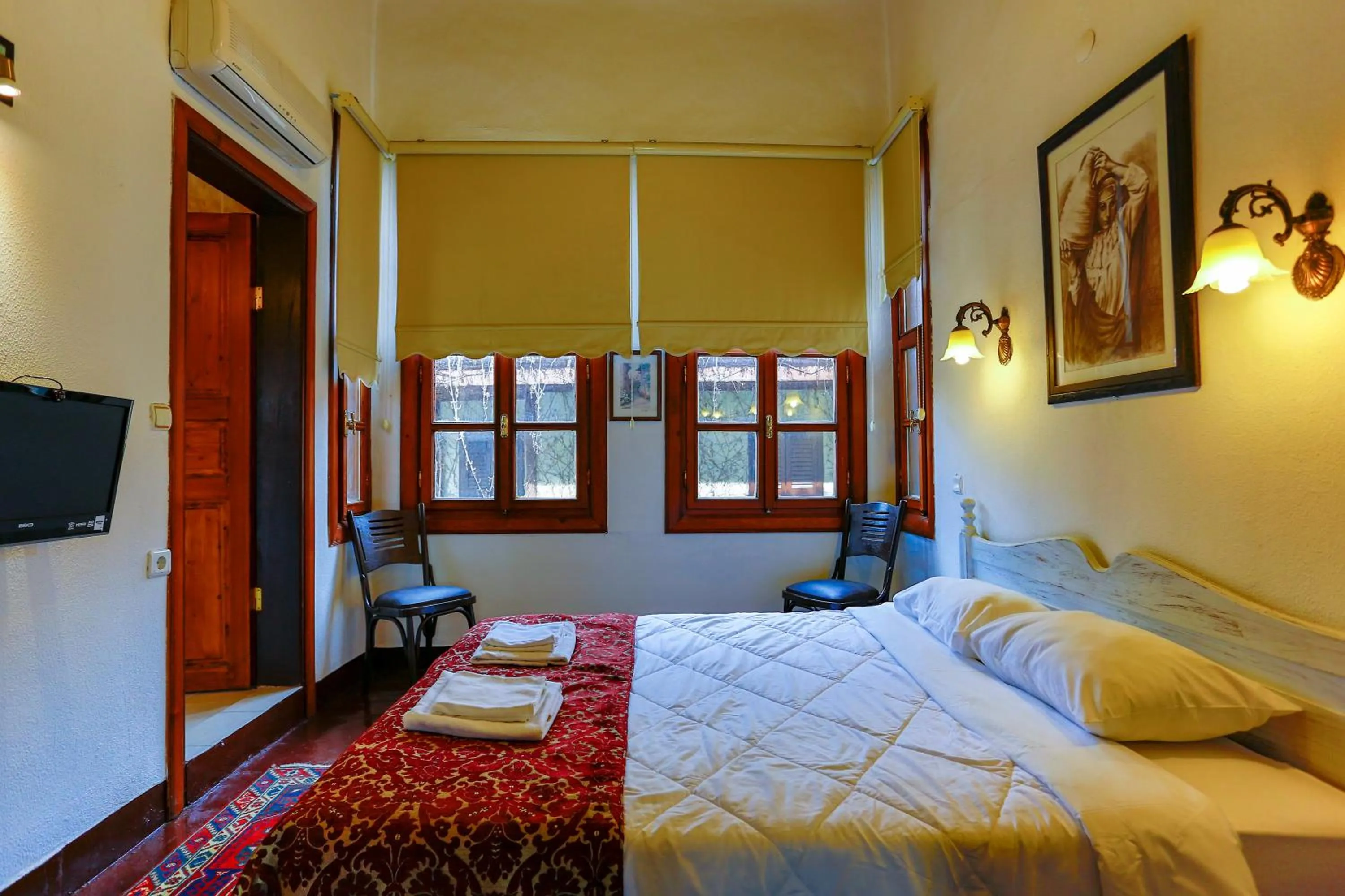 Bed in Atelya Art Hotel