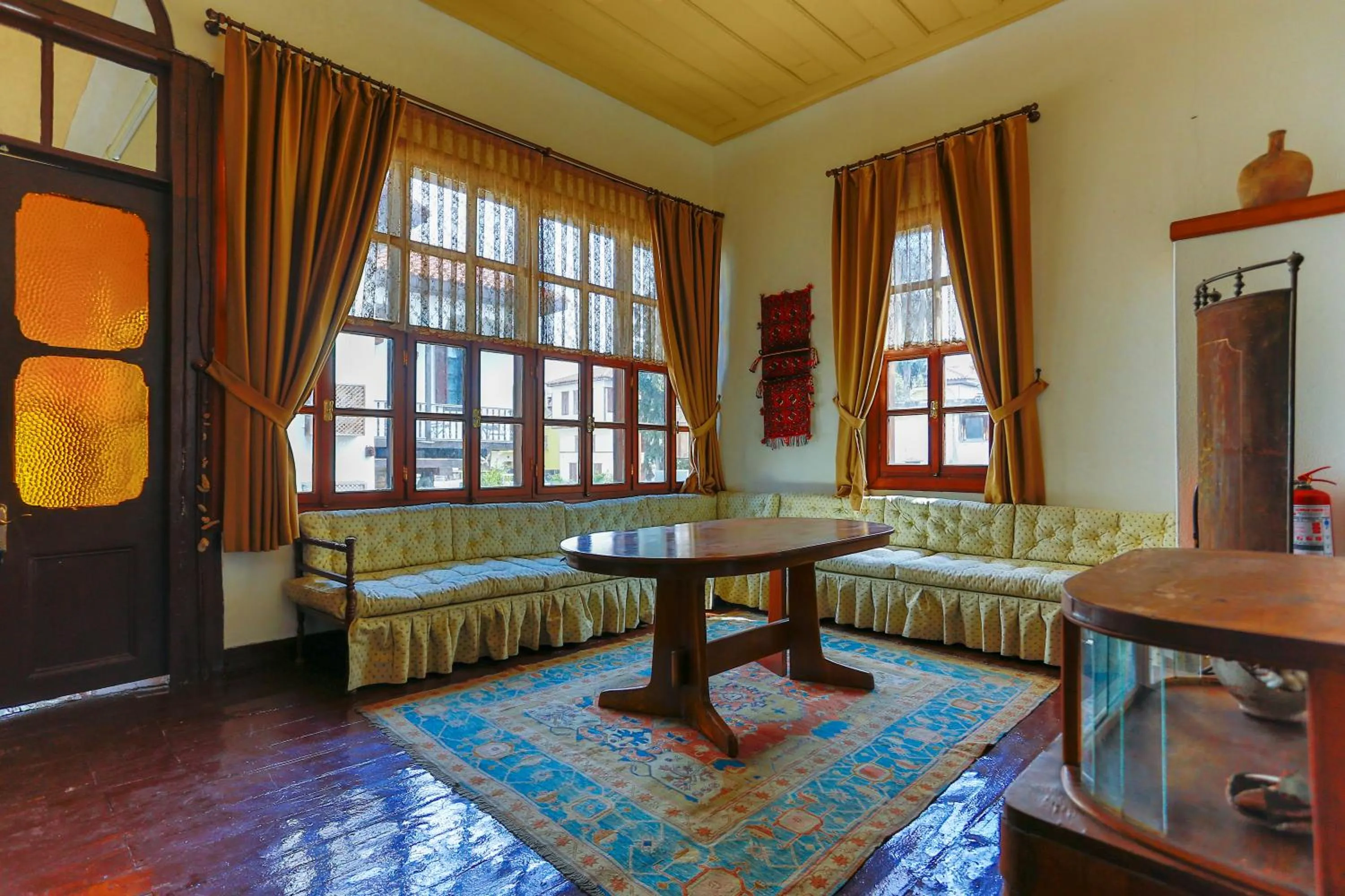 Seating area in Atelya Art Hotel