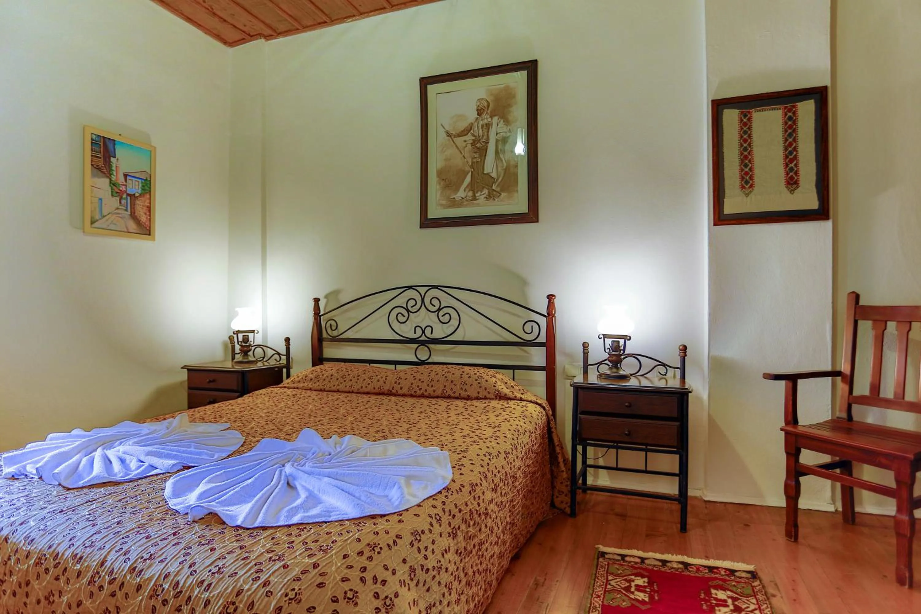 Bed in Atelya Art Hotel