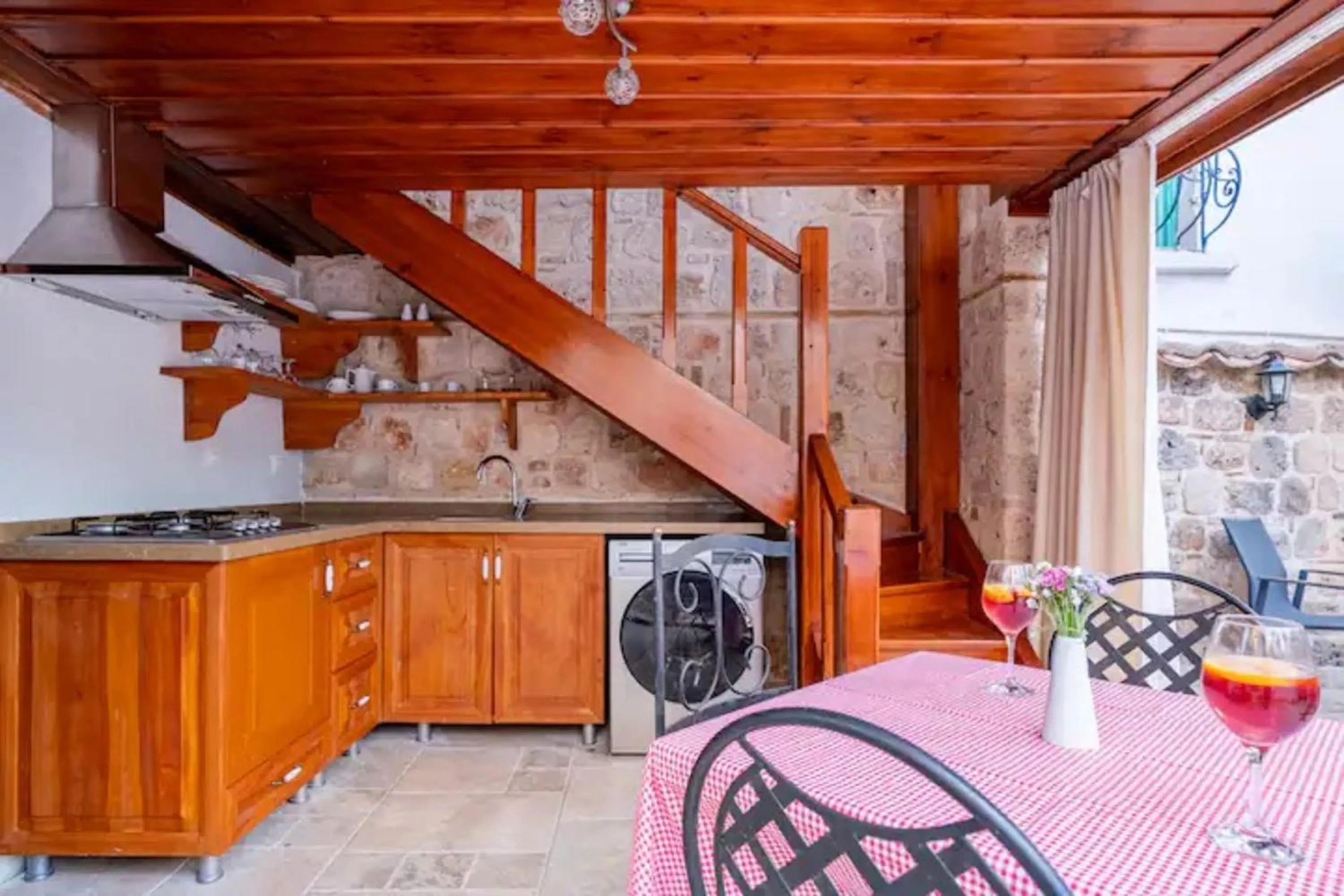 Kitchen or kitchenette in Atelya Art Hotel