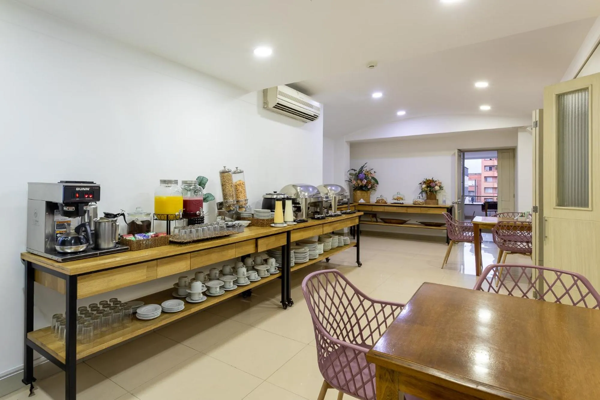 Restaurant/places to eat in Hotel Suite Comfort