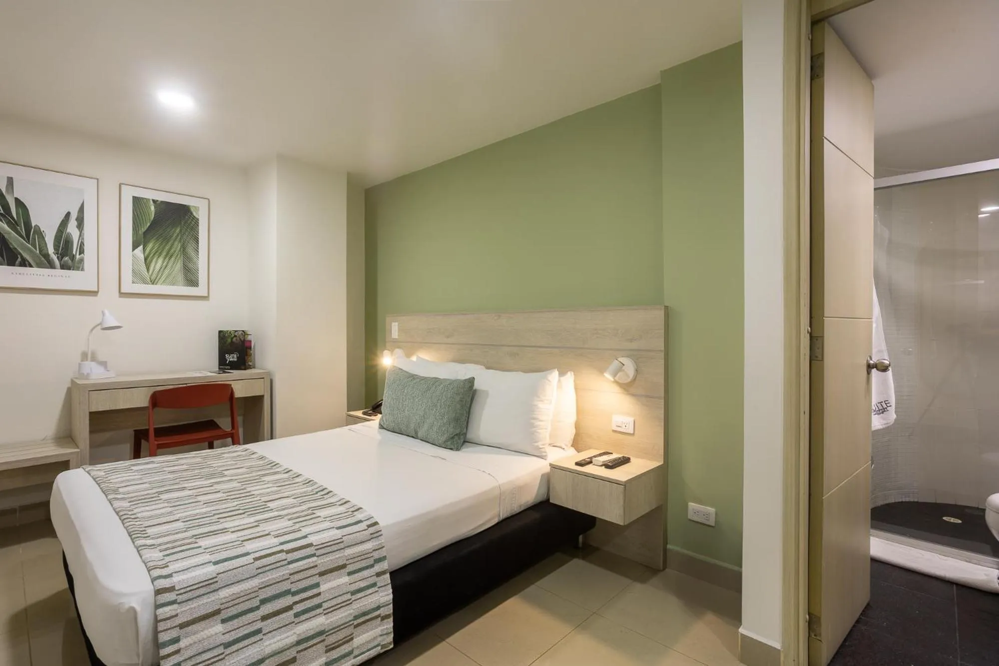 Bedroom, Bed in Hotel Suite Comfort