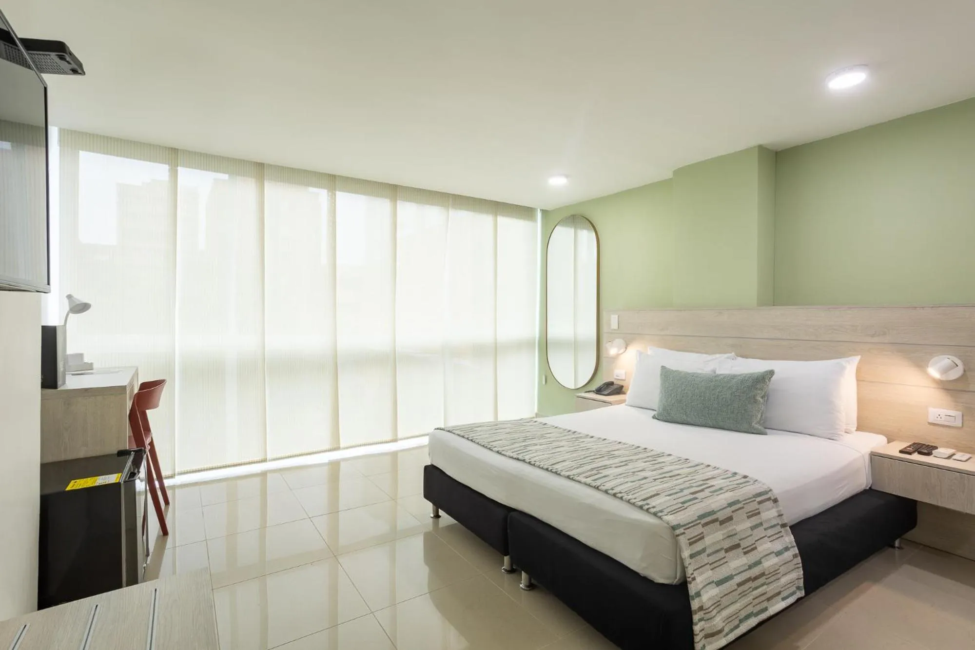 Photo of the whole room, Bed in Hotel Suite Comfort