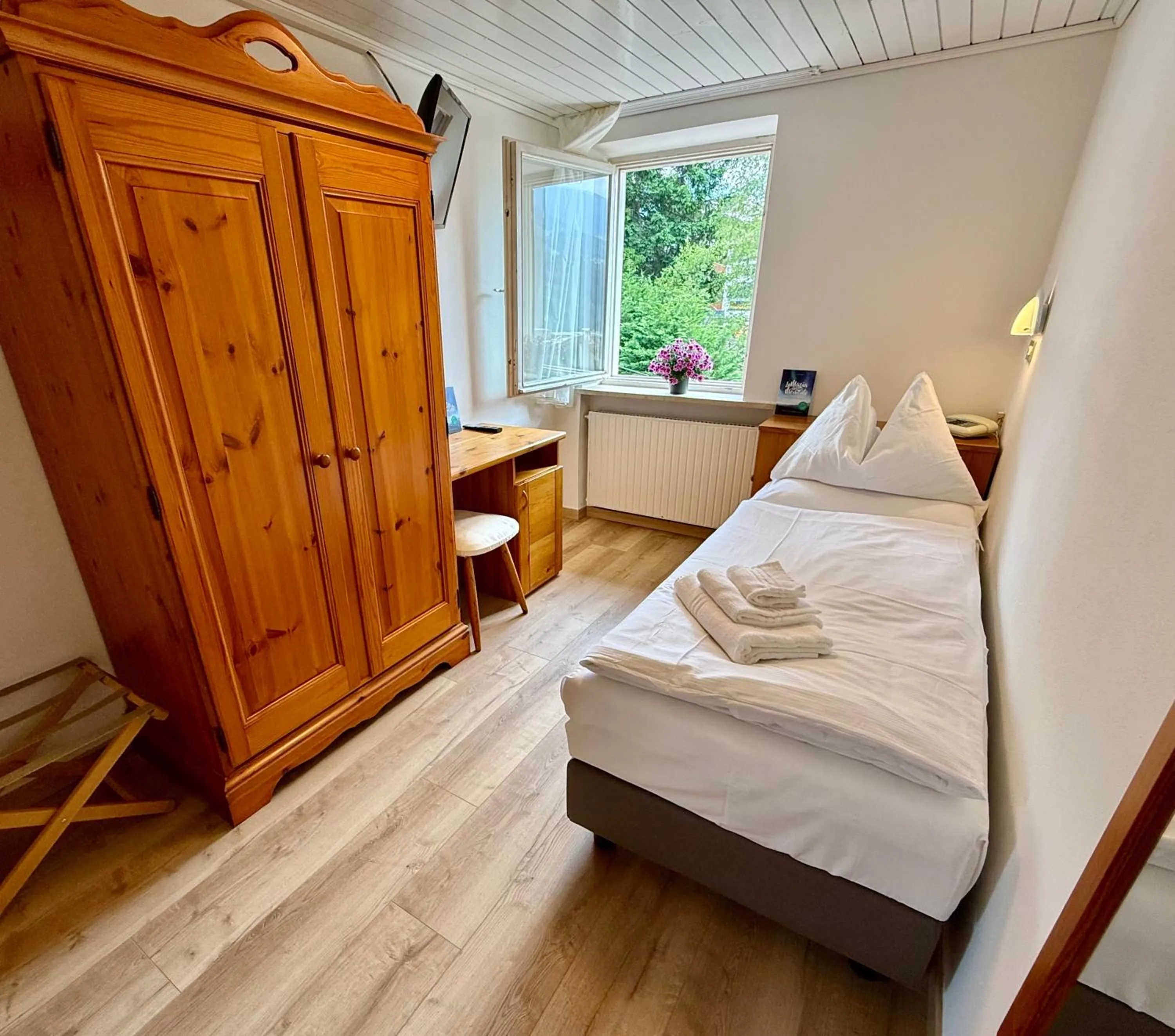 Bedroom, Bed in Hotel Latemar