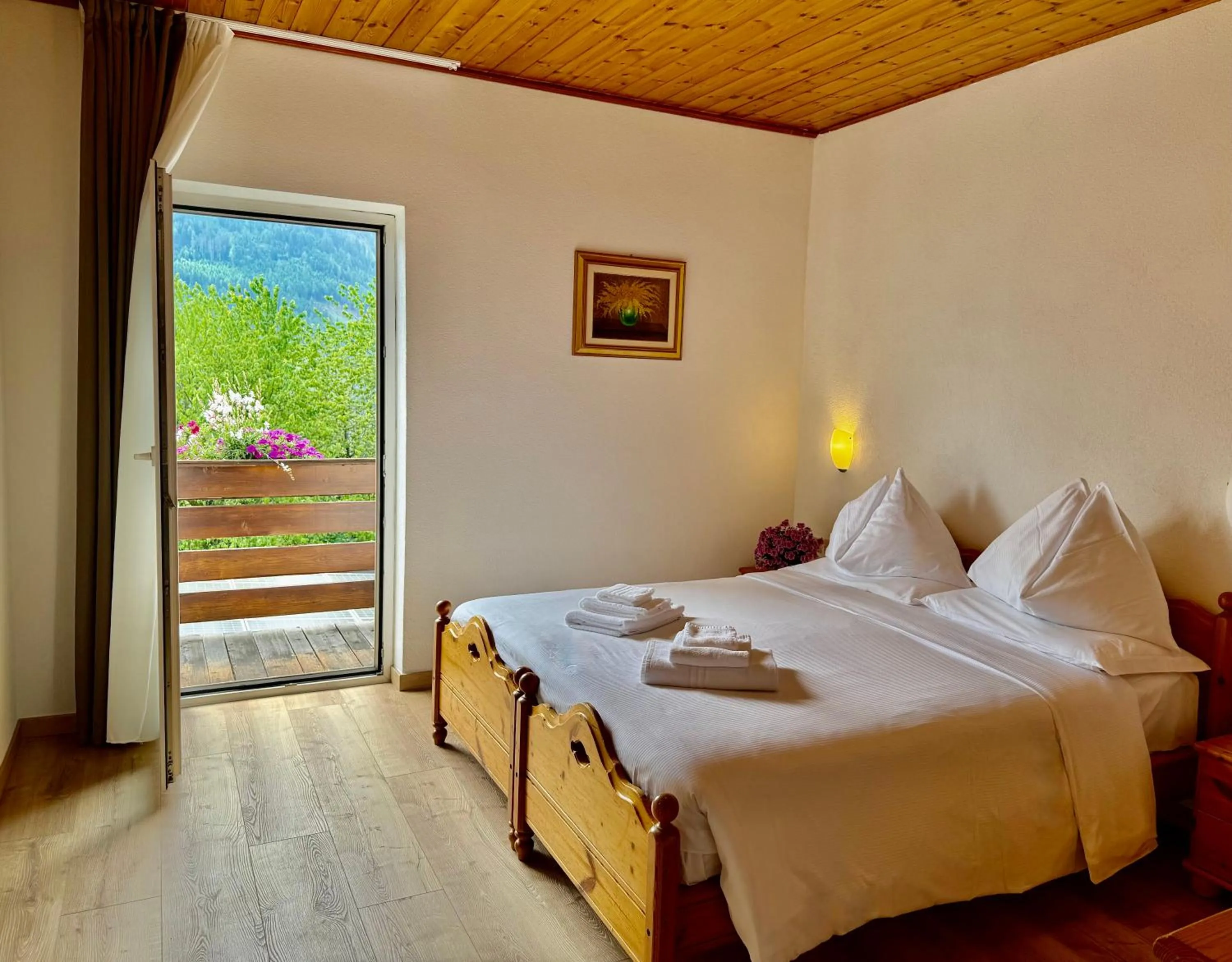 Bedroom, Bed in Hotel Latemar