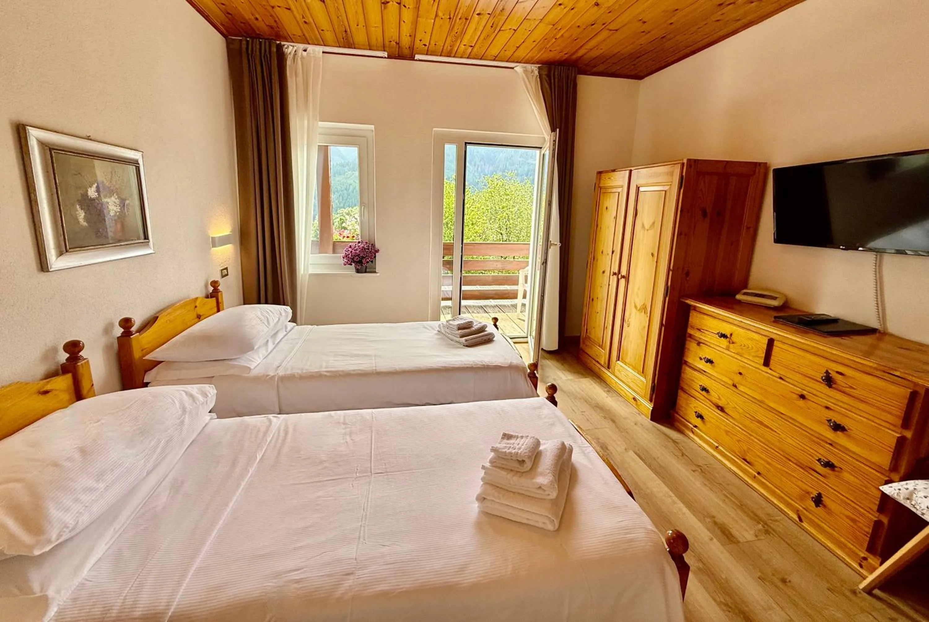 Bedroom, Bed in Hotel Latemar