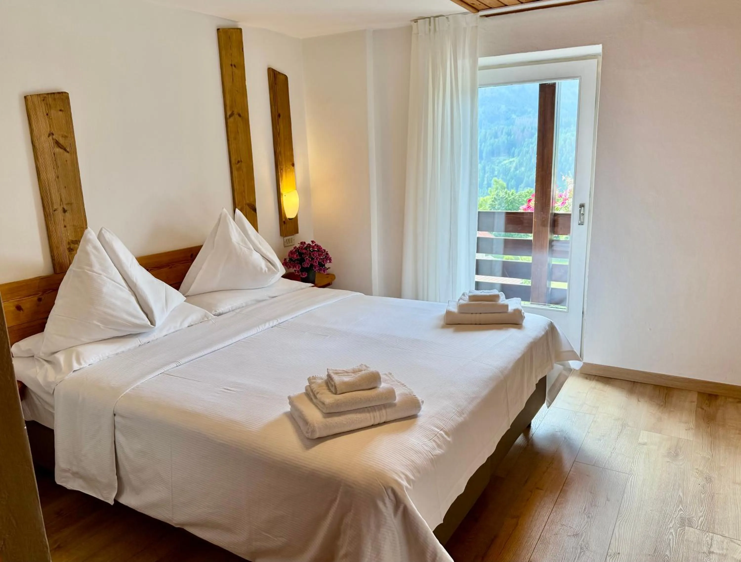 Bedroom, Bed in Hotel Latemar