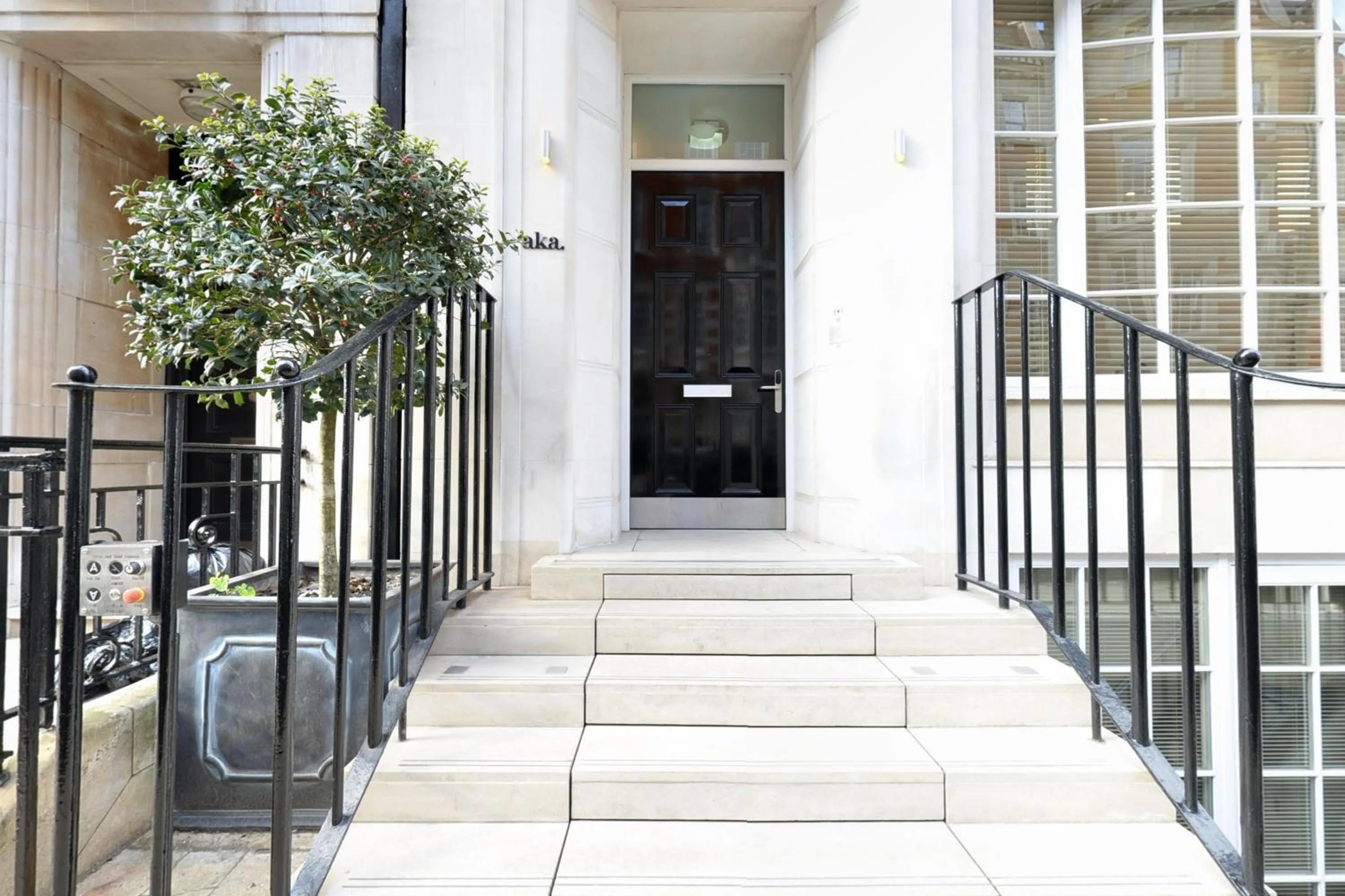 Facade/entrance in AKA Marylebone