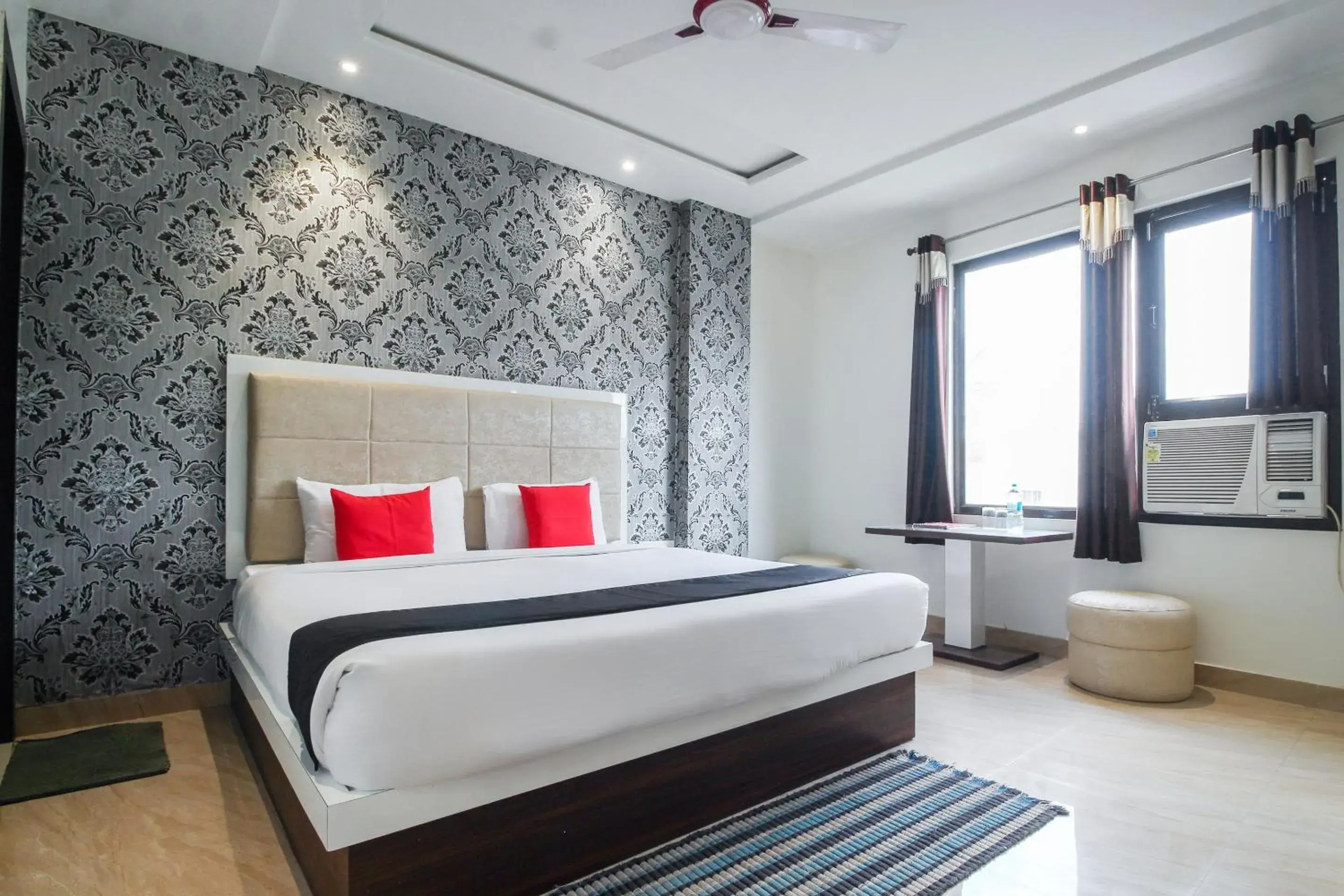 Deluxe Triple Room - single occupancy in Hotel O Jalsa Deluxe Triple Room - single occupancy in Hotel O Jalsa