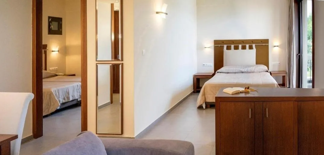 Bedroom, Bed in Kymi Palace