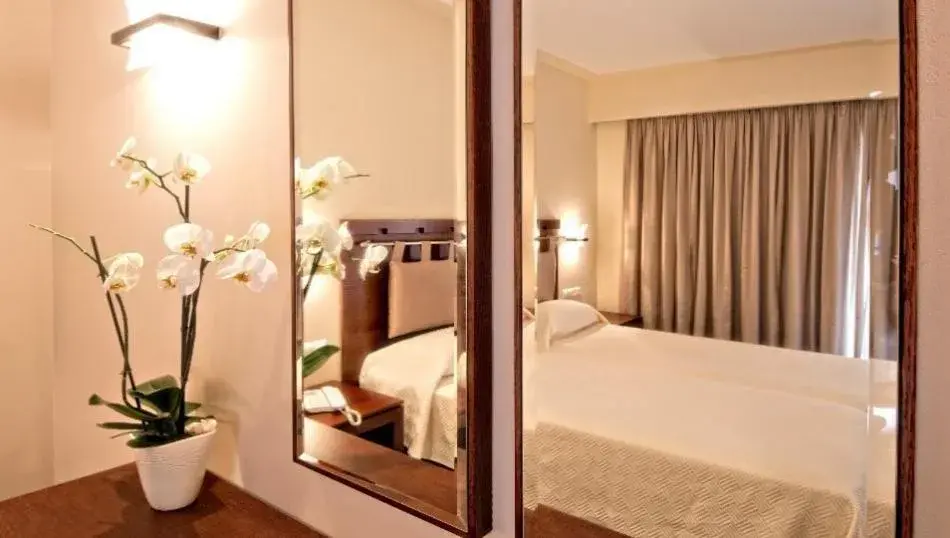 Standard Double or Twin Room with Sea View in Kymi Palace Standard Double or Twin Room with Sea View in Kymi Palace