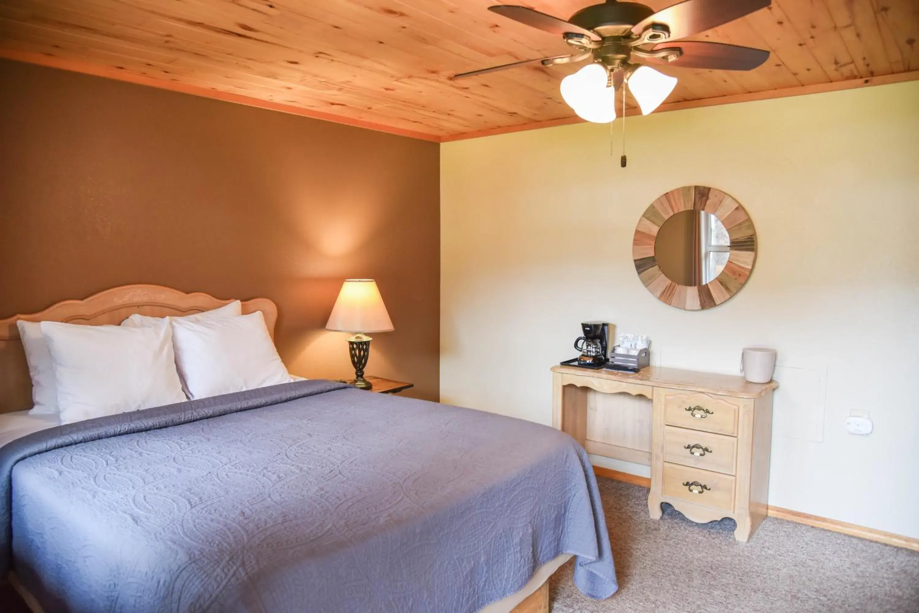 Small Double Room in Alpine Lodge Red River Small Double Room in Alpine Lodge Red River