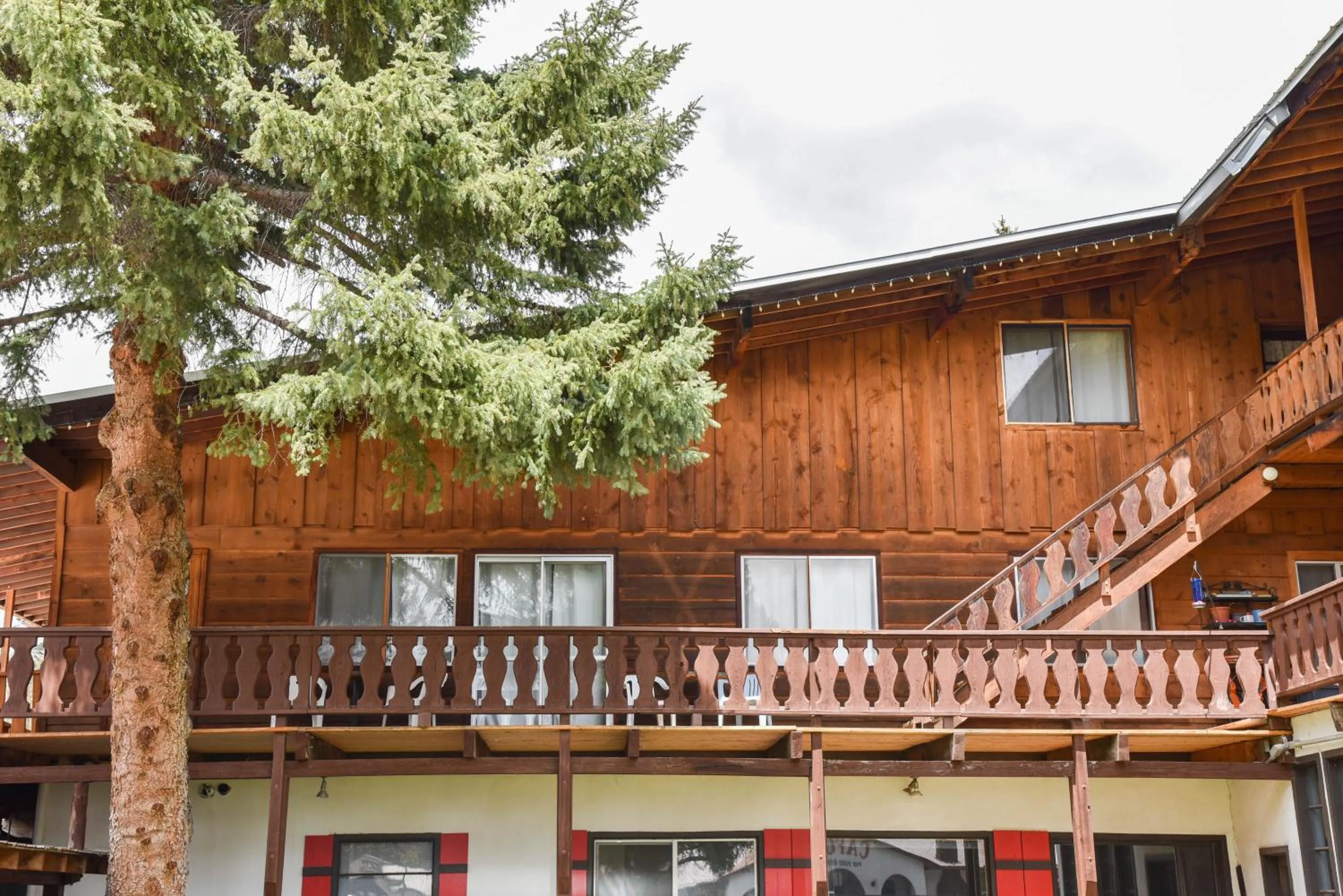 Property building in Alpine Lodge Red River