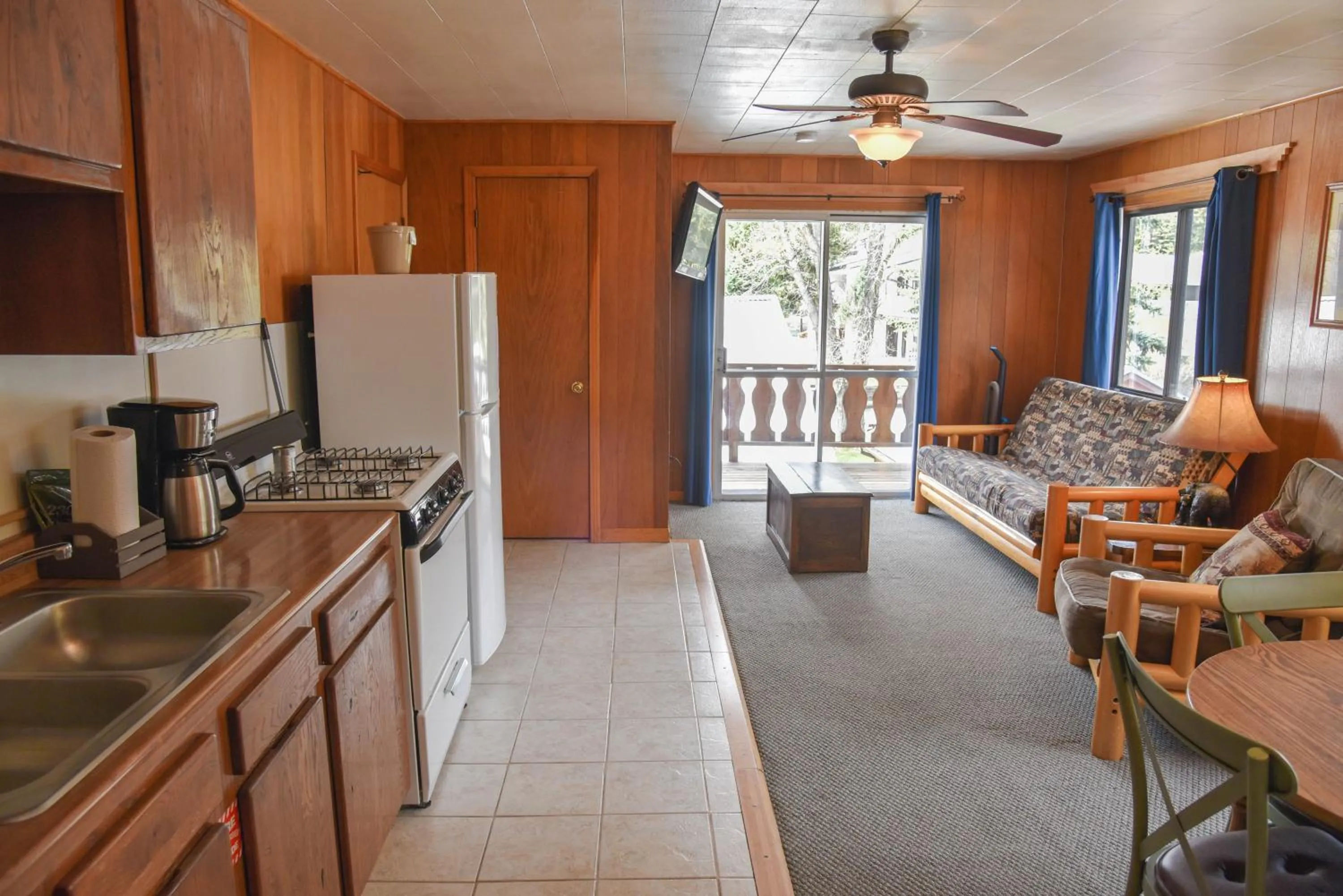 Kitchen or kitchenette in Alpine Lodge Red River