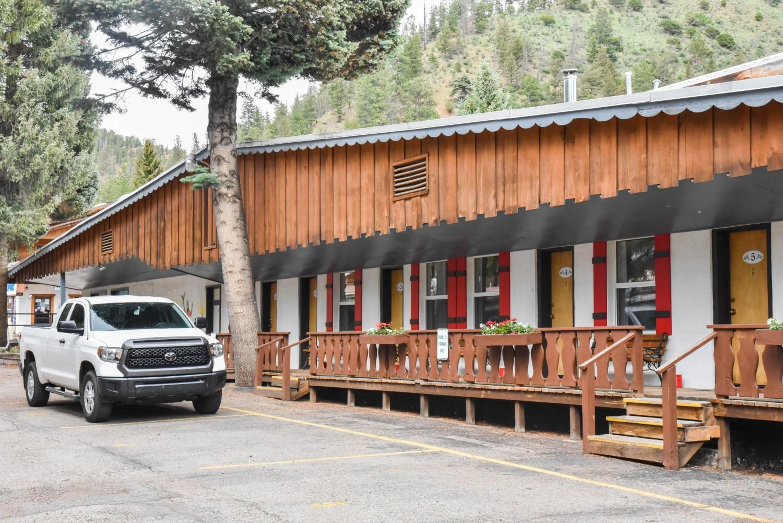 Property building in Alpine Lodge Red River
