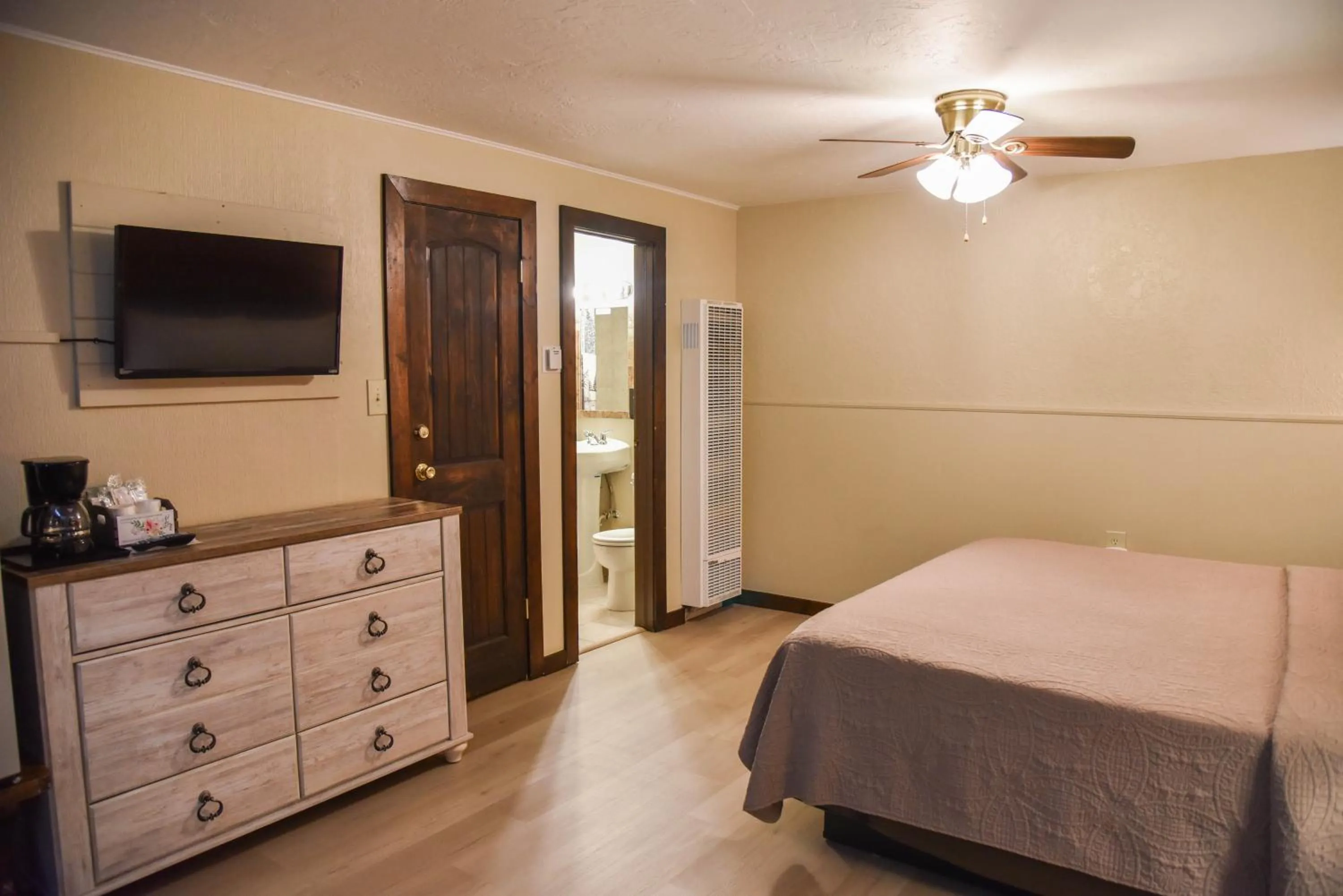 Bed in Alpine Lodge Red River