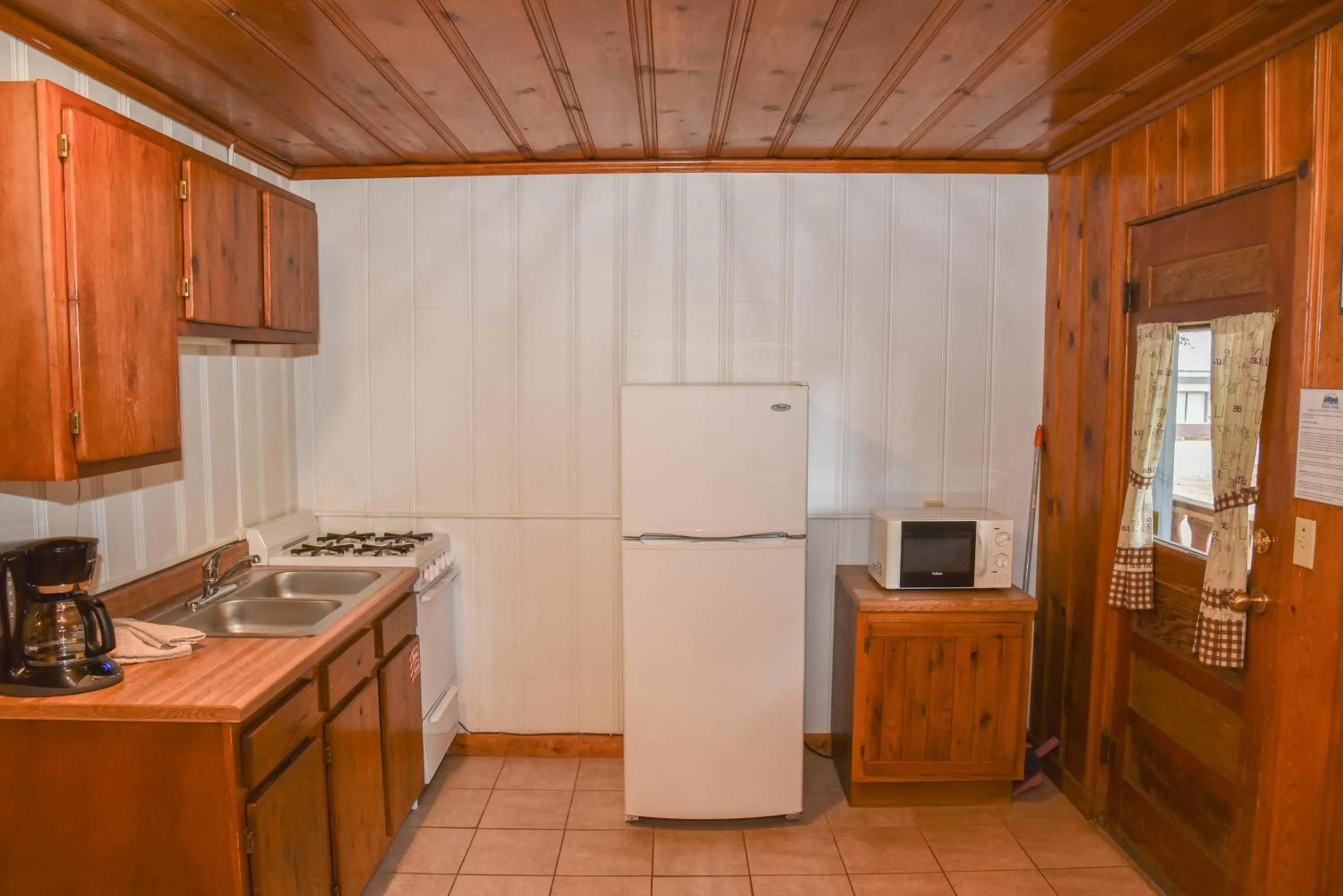 Kitchen or kitchenette in Alpine Lodge Red River
