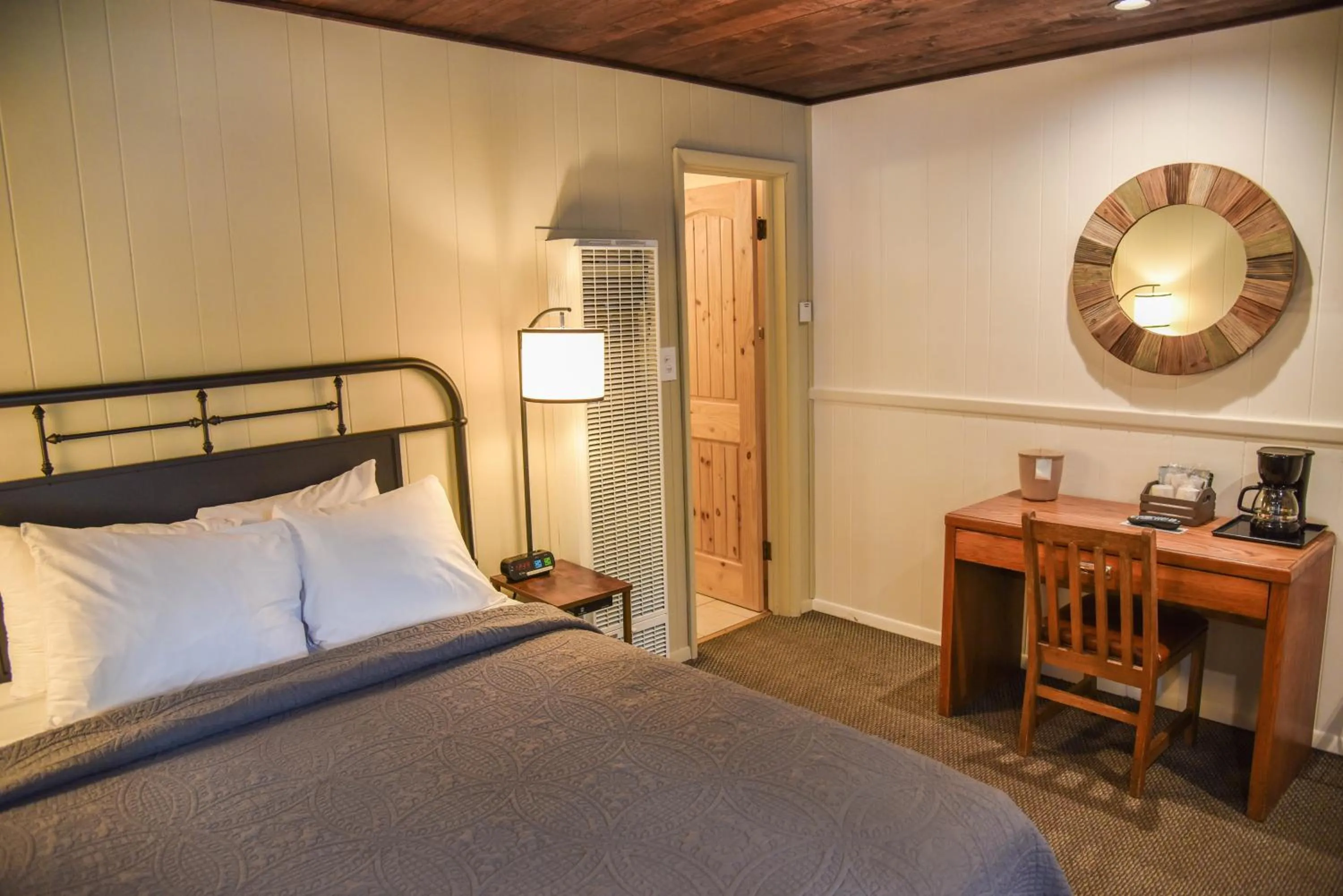 Bed in Alpine Lodge Red River