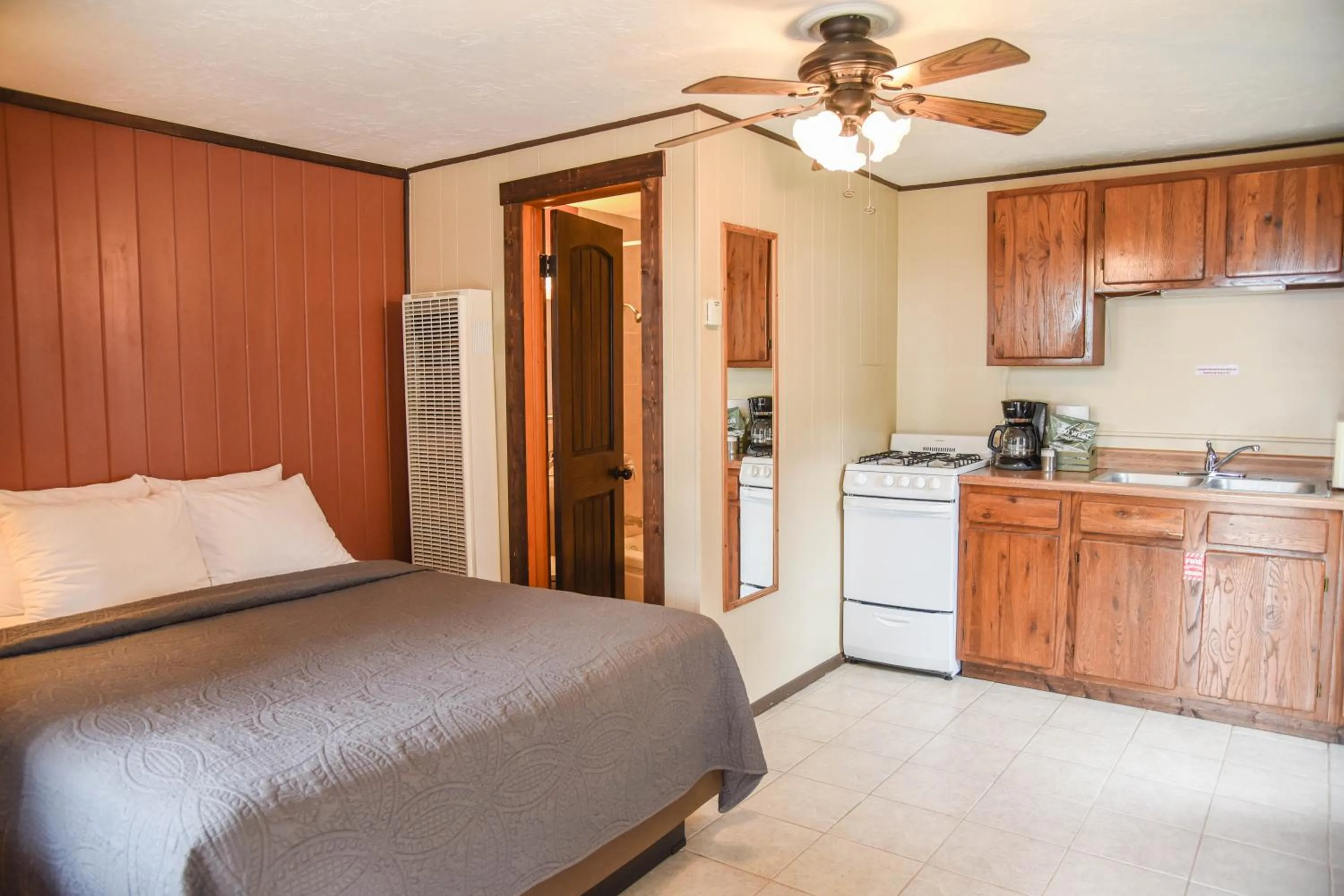 Bed in Alpine Lodge Red River