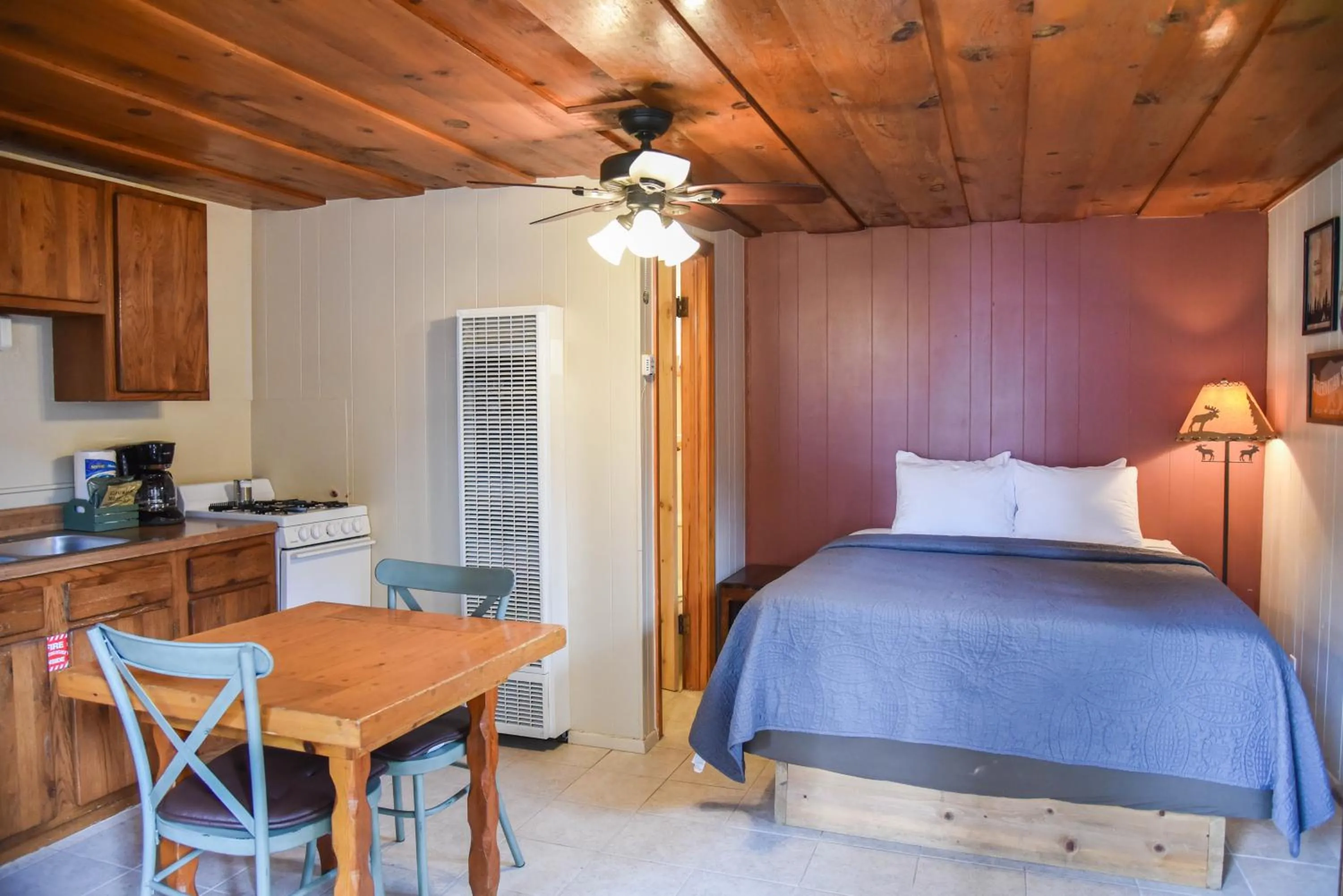 Bed in Alpine Lodge Red River