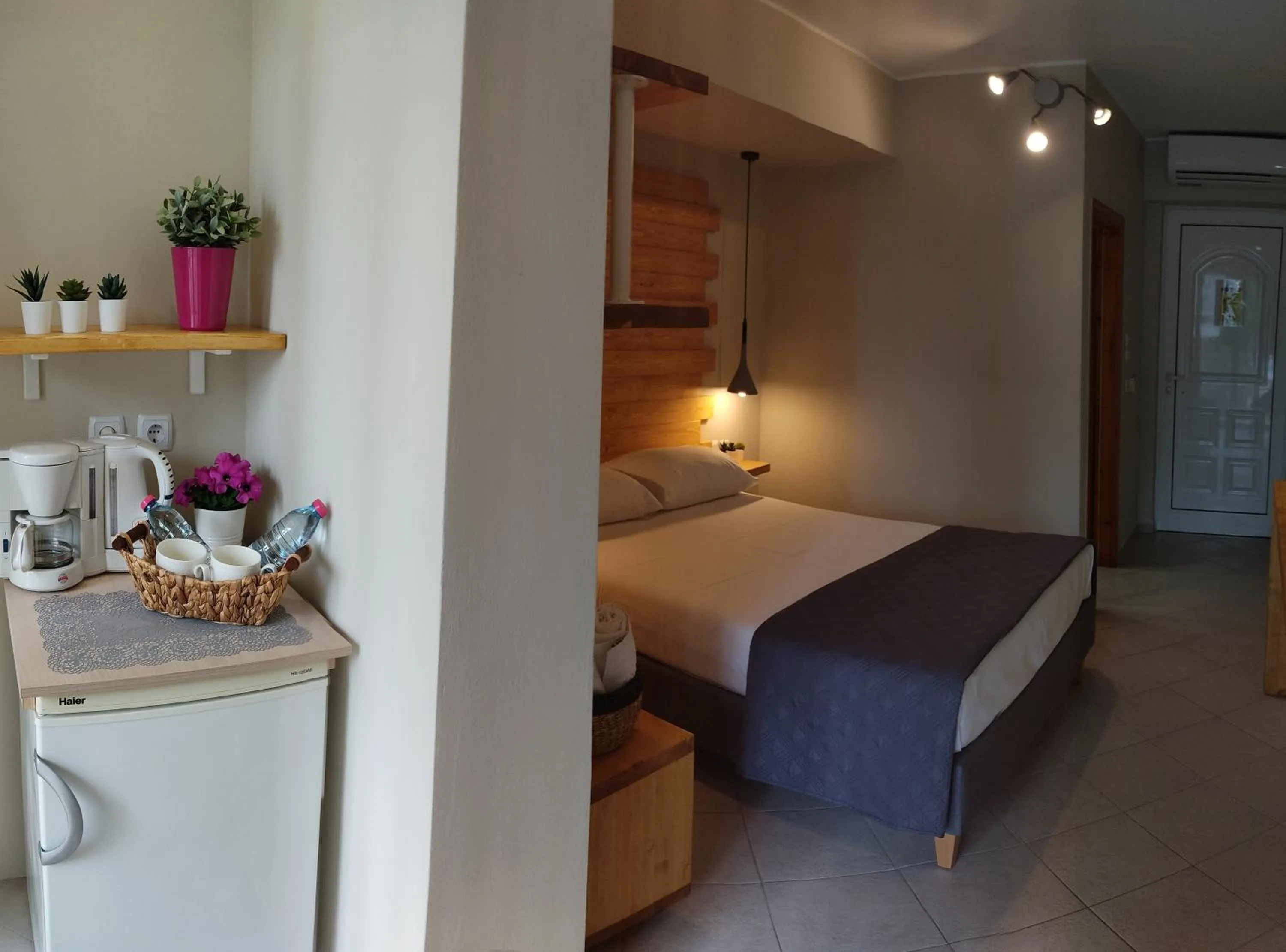 Coffee/tea facilities in Vasilis Studios