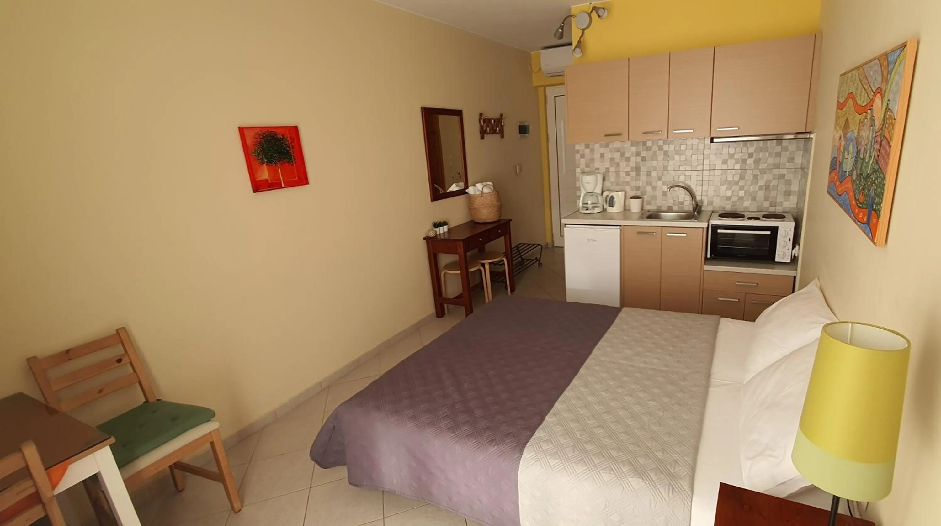 Photo of the whole room in Vasilis Studios