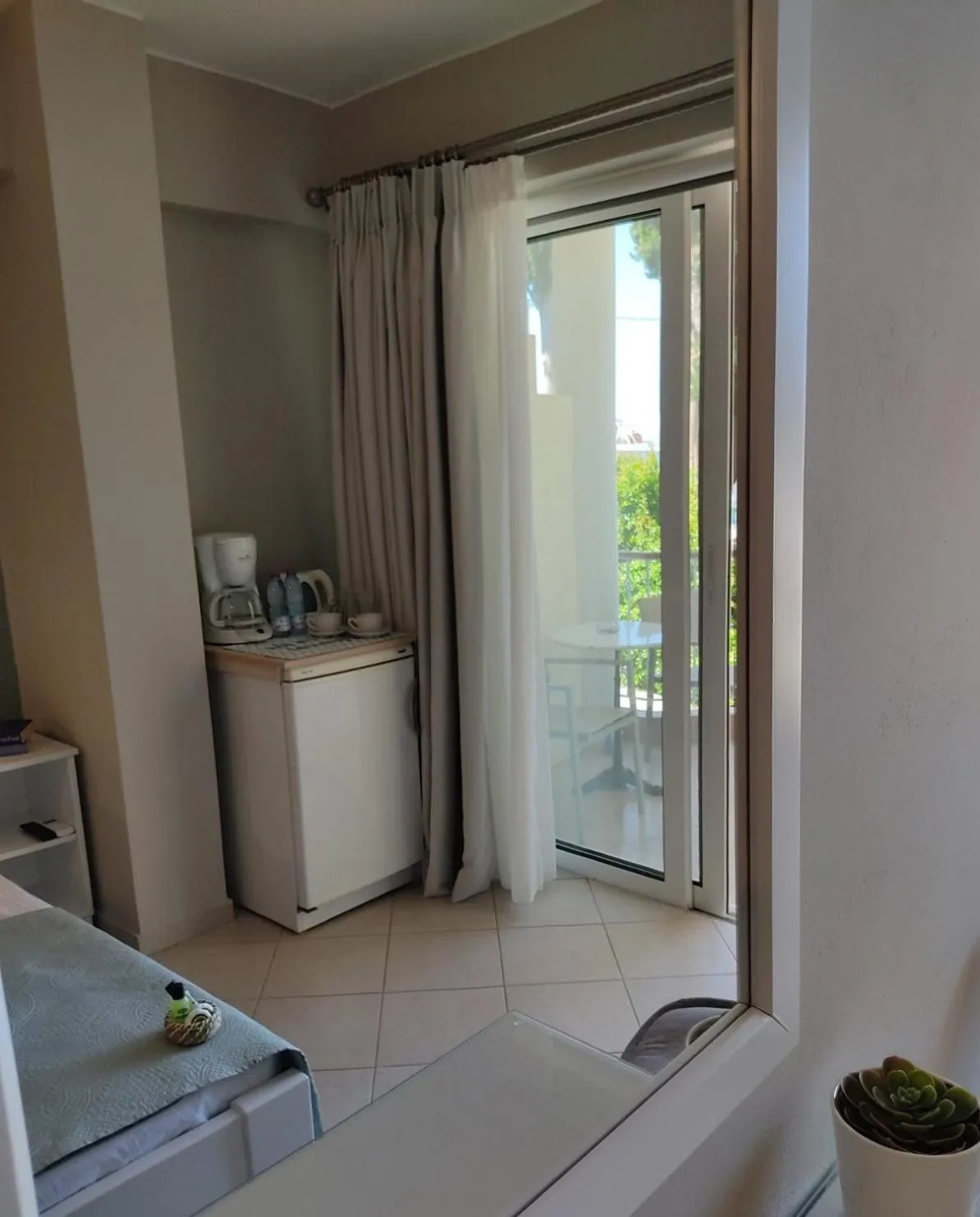 Coffee/tea facilities in Vasilis Studios