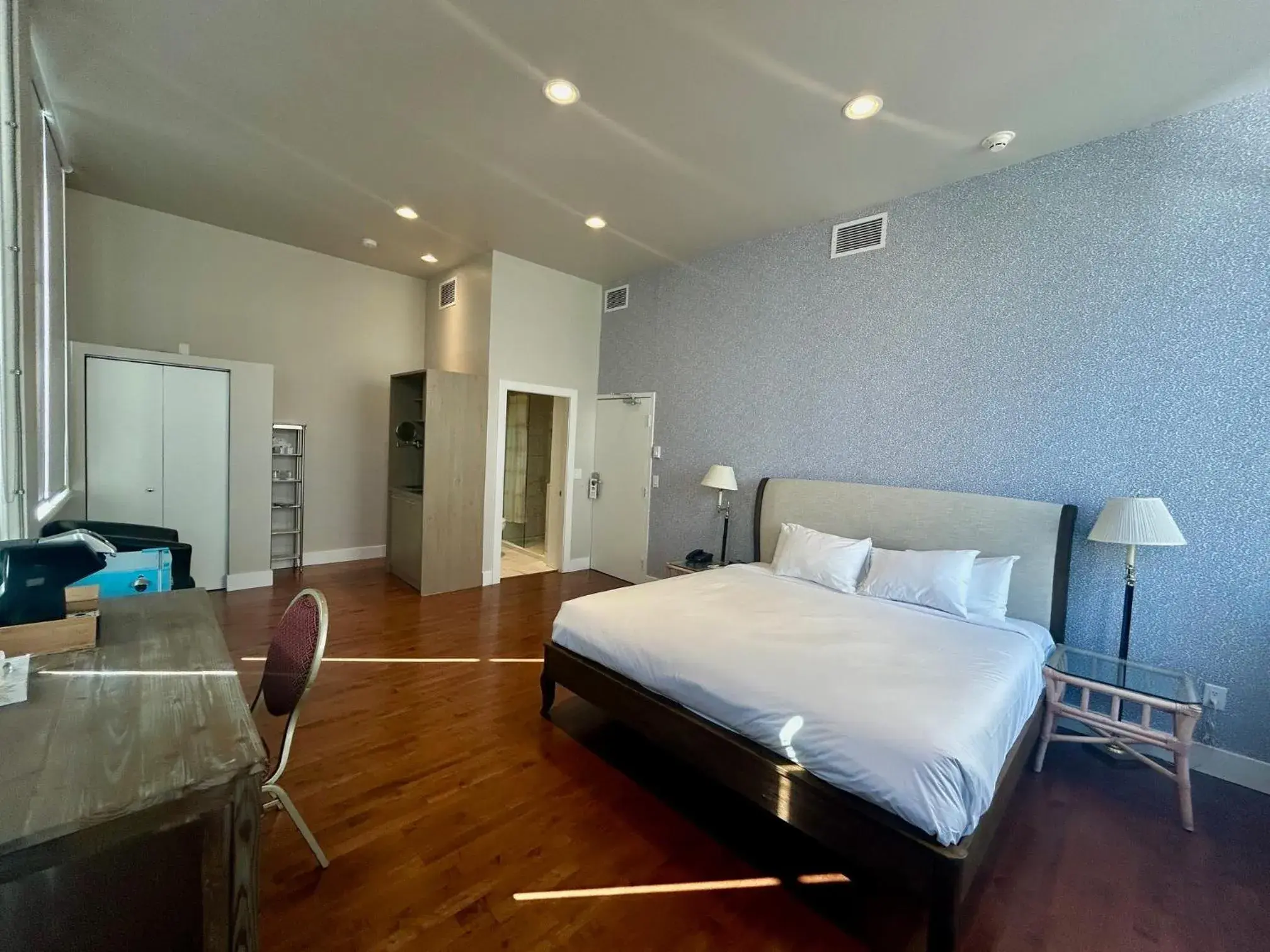 Deluxe King Room in The Bedford Regency Hotel Deluxe King Room in The Bedford Regency Hotel