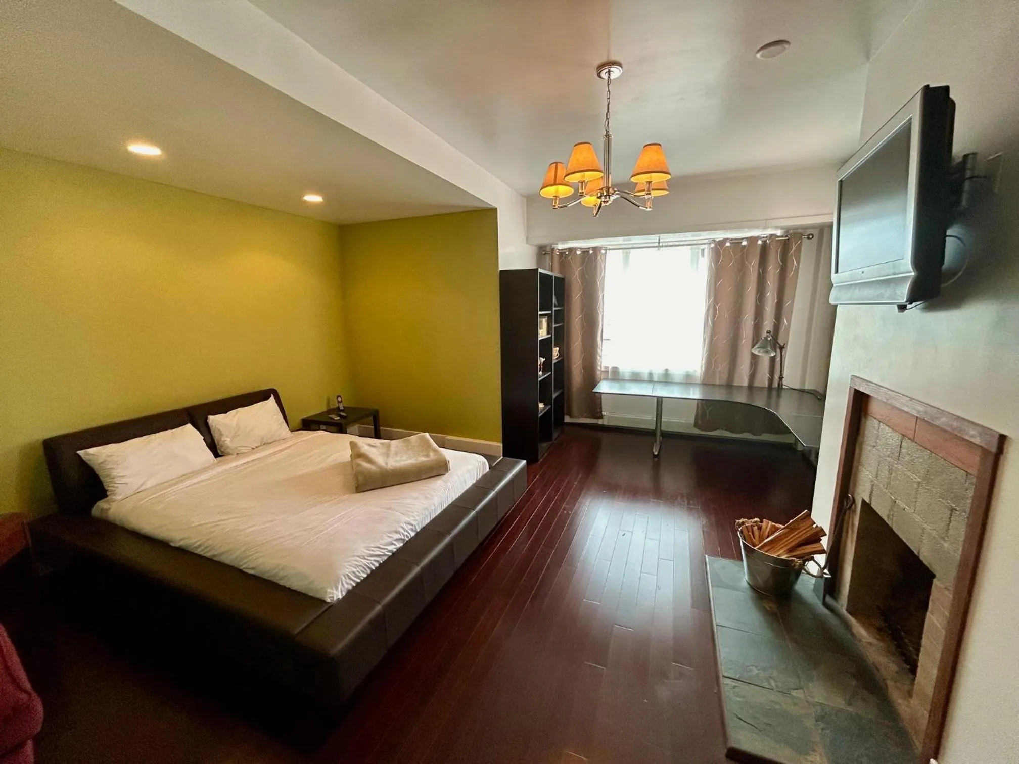 Bedroom, Bed in The Bedford Regency Hotel