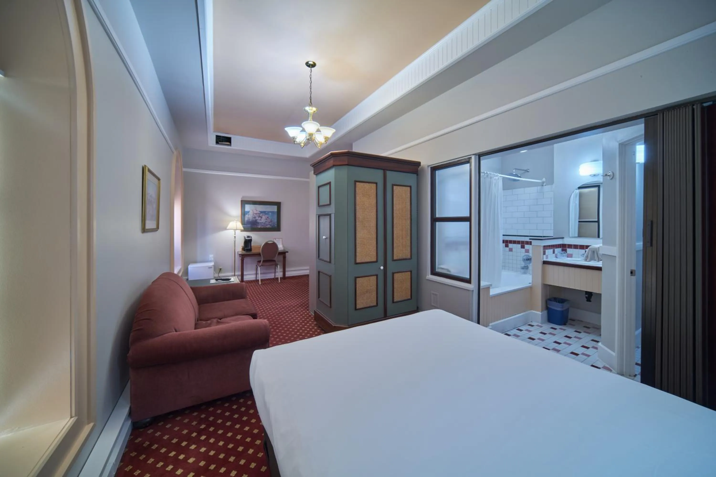 Bedroom, Bed in The Bedford Regency Hotel