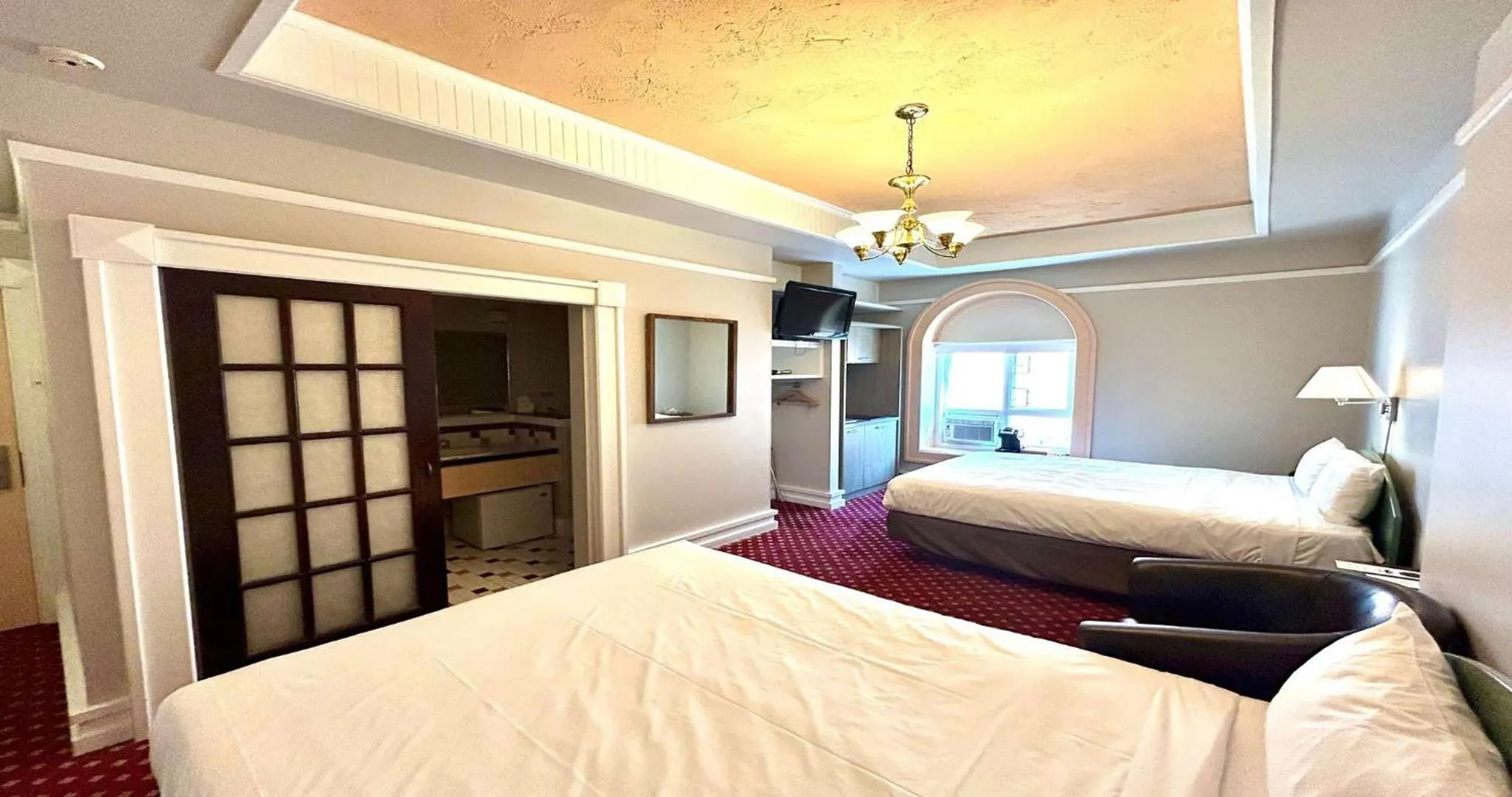 Photo of the whole room, Bed in The Bedford Regency Hotel